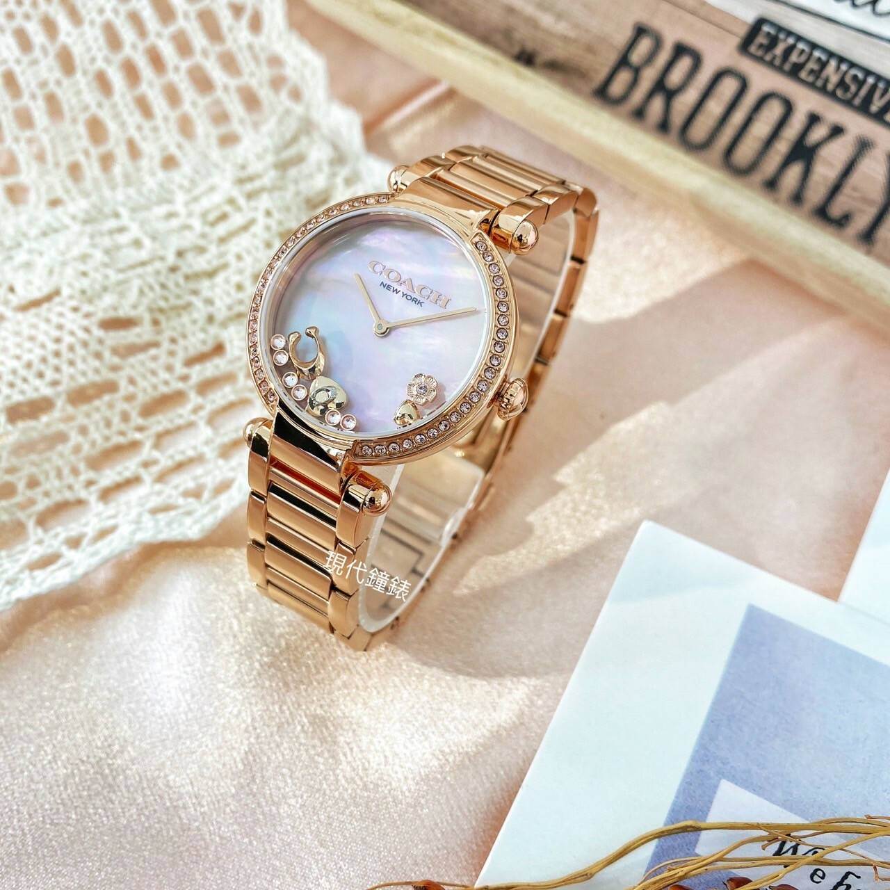 【COACH】CARY系列 廣告款 流轉水晶女錶CO14504266 34mm 現代鐘錶
