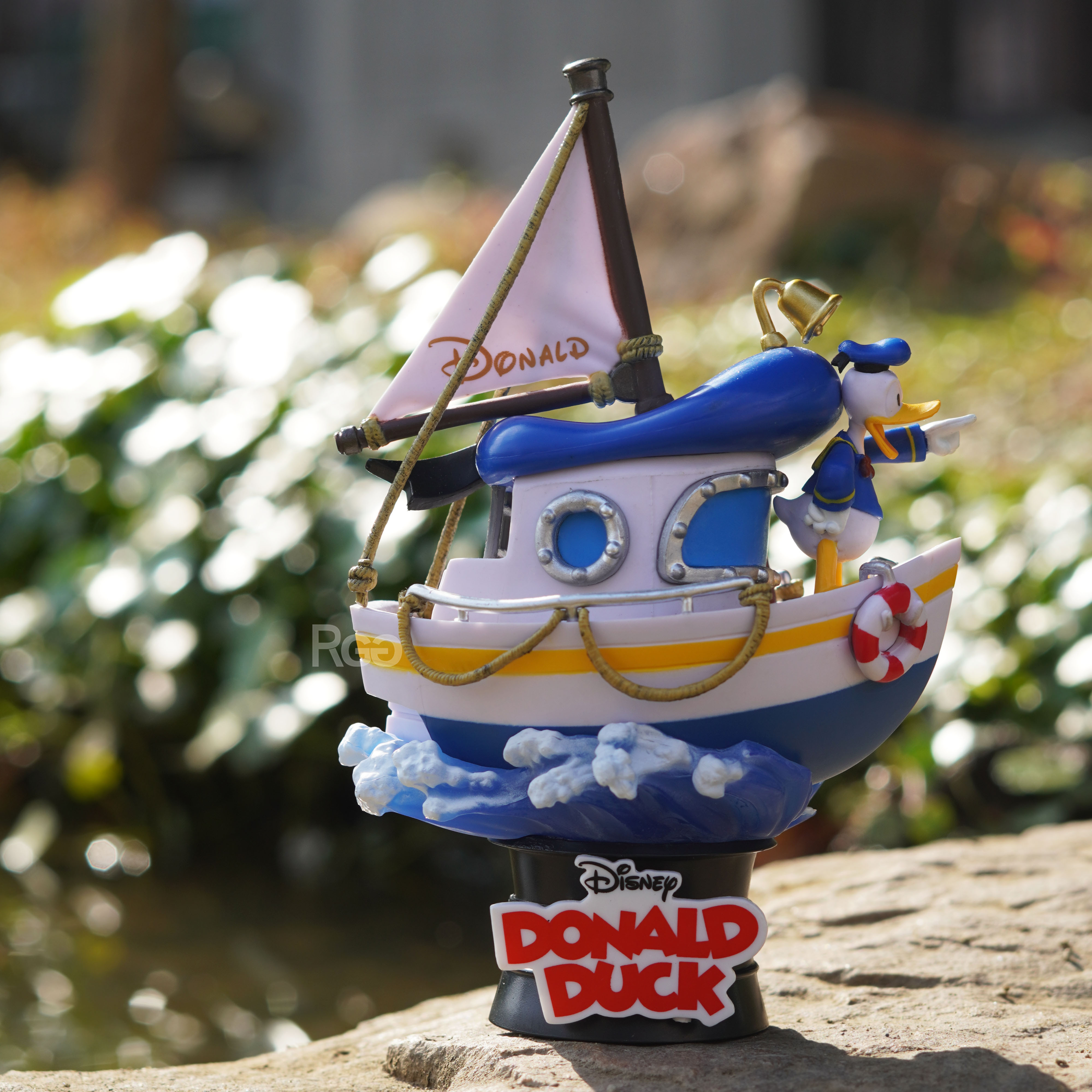 唐老鴨船屋公仔