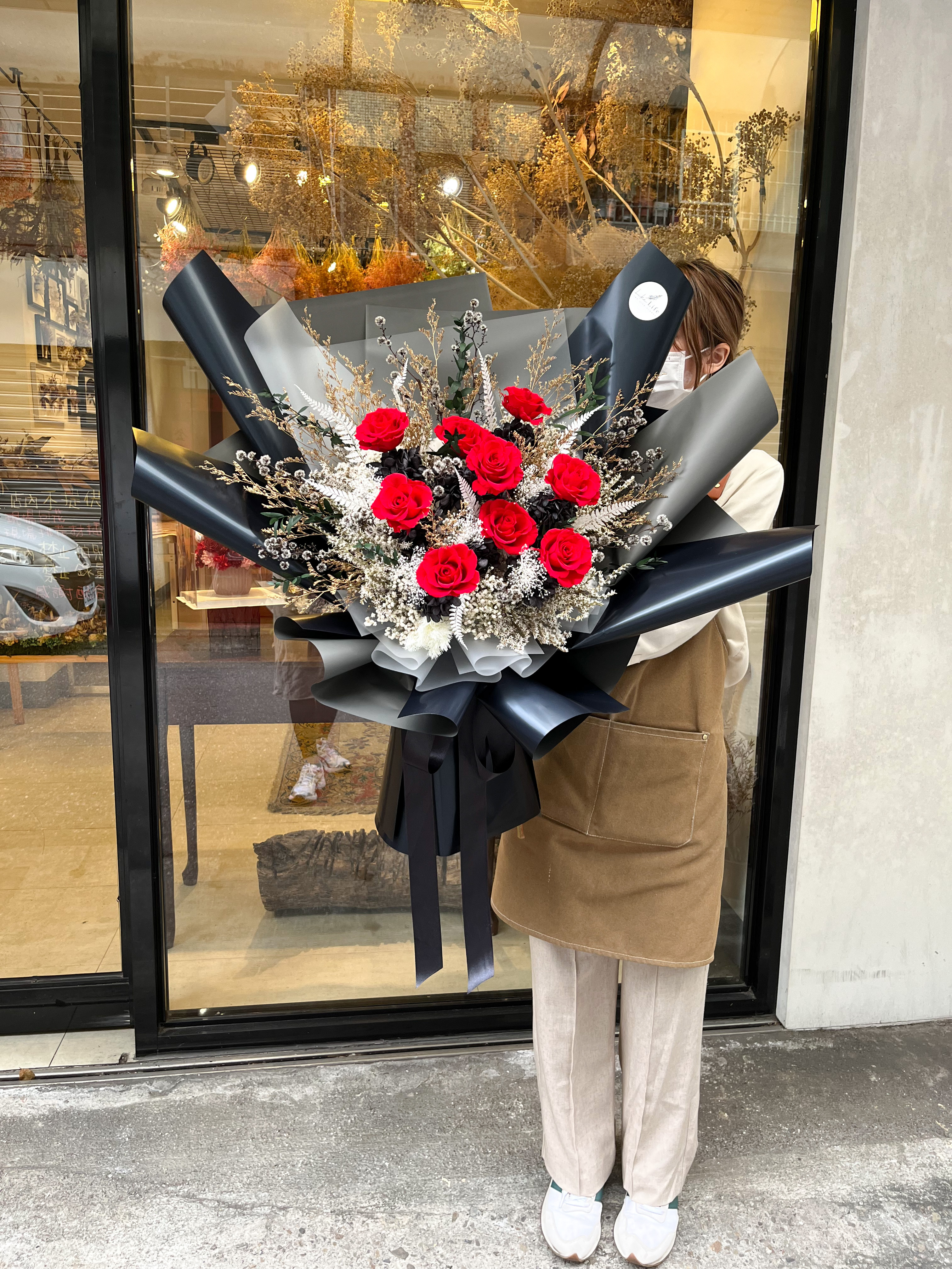 黑紅色永生花束,台北代客送花推薦,台北花店推薦,永生花送花,代客送花服務台北
