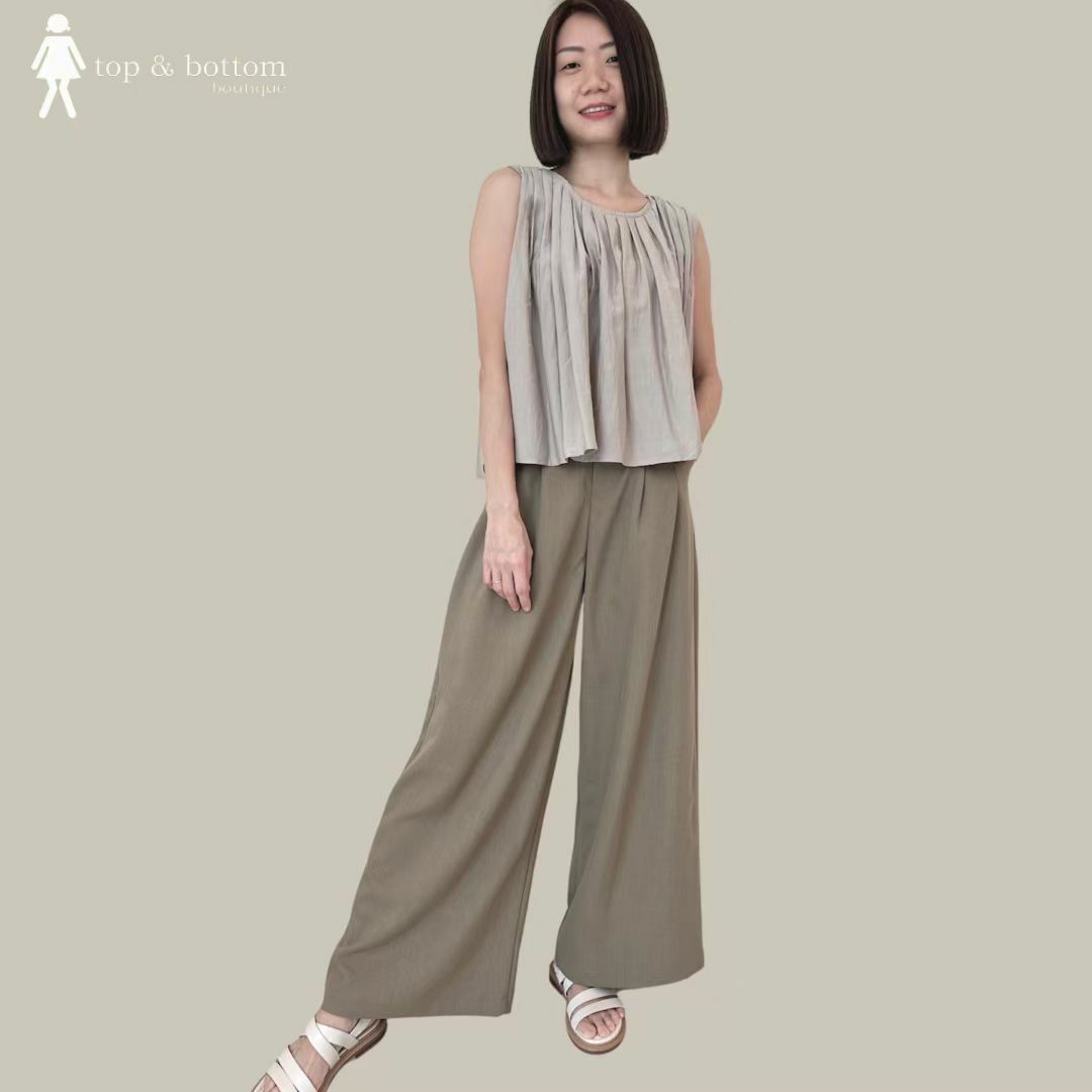 SLEEVELESS PLEATED BLOUSE