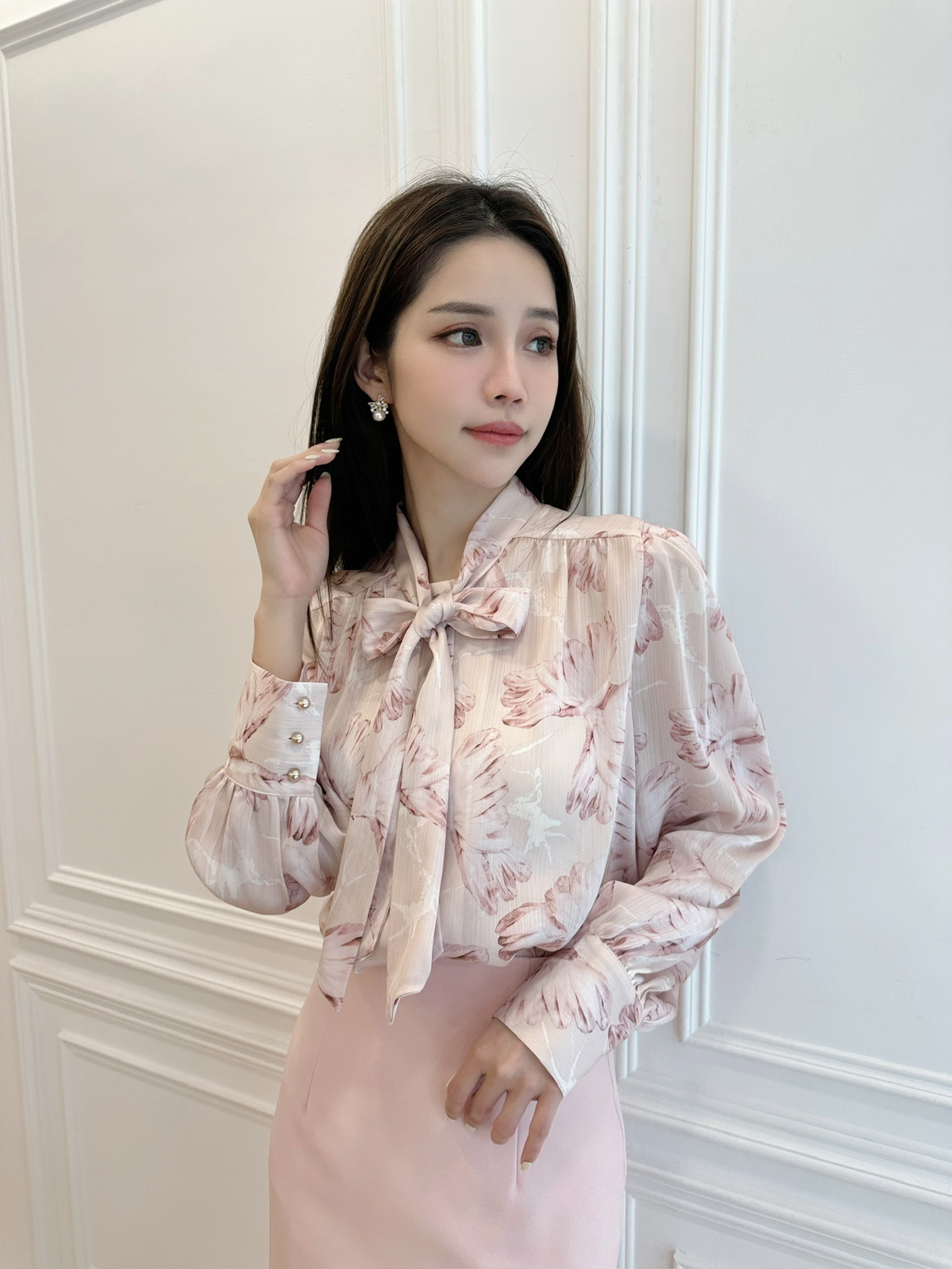 花卉印花領巾上衣