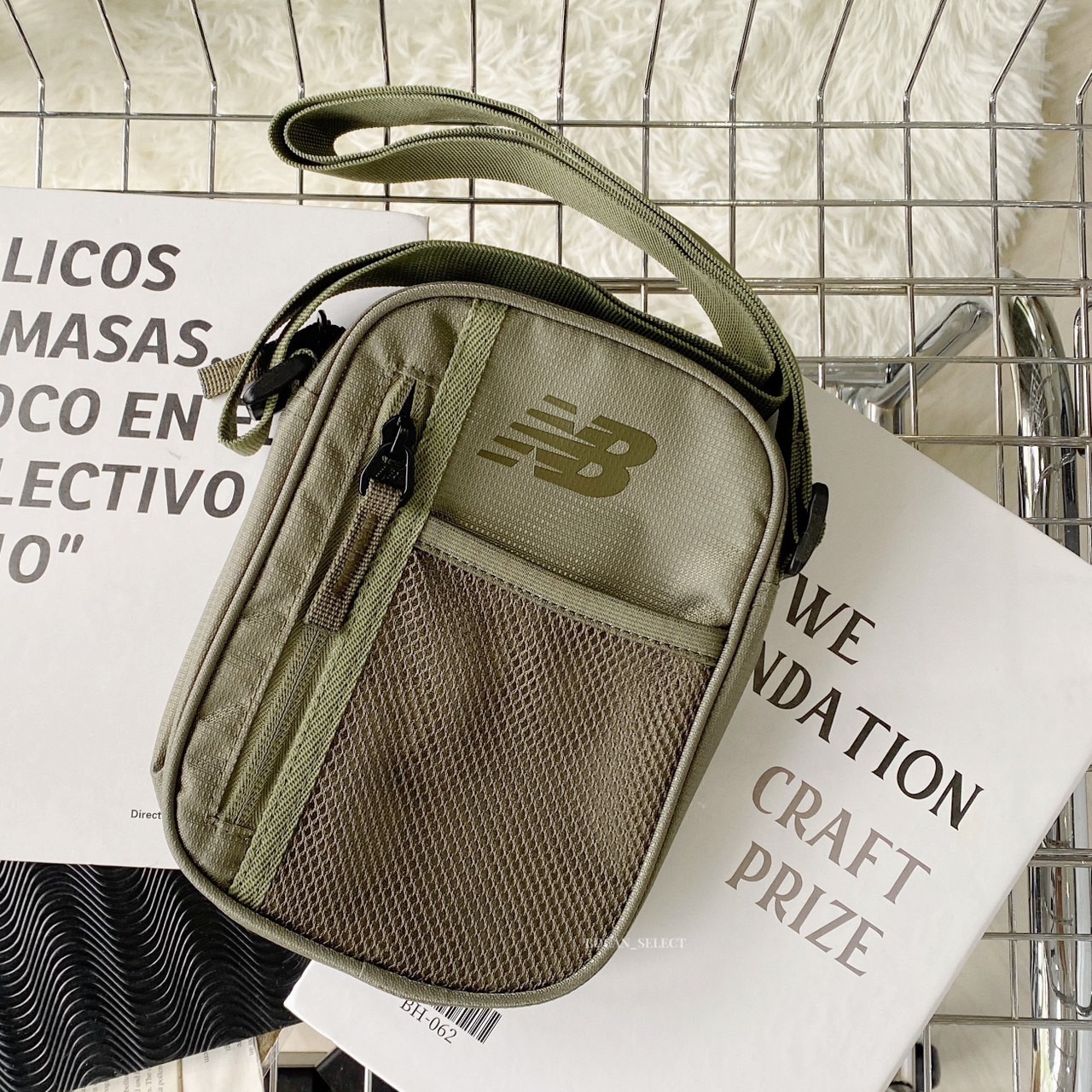 NB 機能風 運動小包 小肩包 側背包 斜背包 經典黑 軍綠