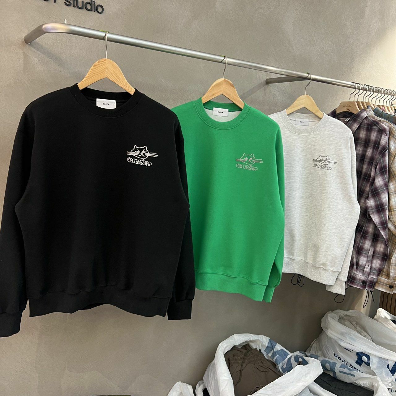 貓仔圖案英文字衛衣 BARON-055T