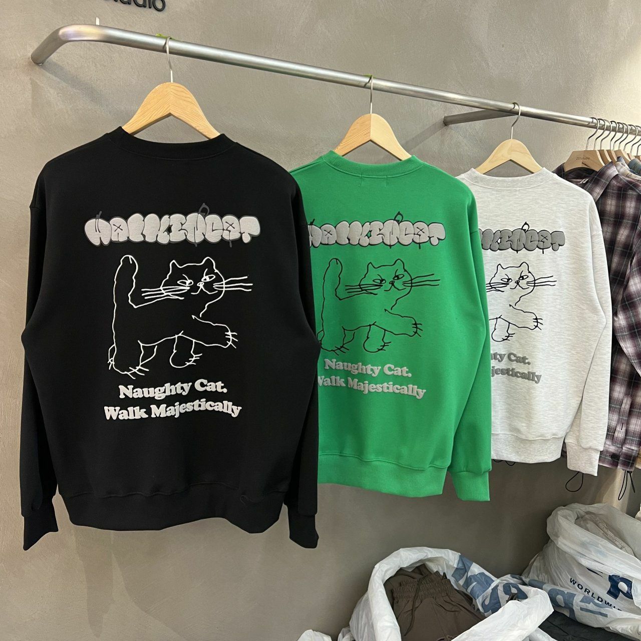 貓仔圖案英文字衛衣 BARON-055T