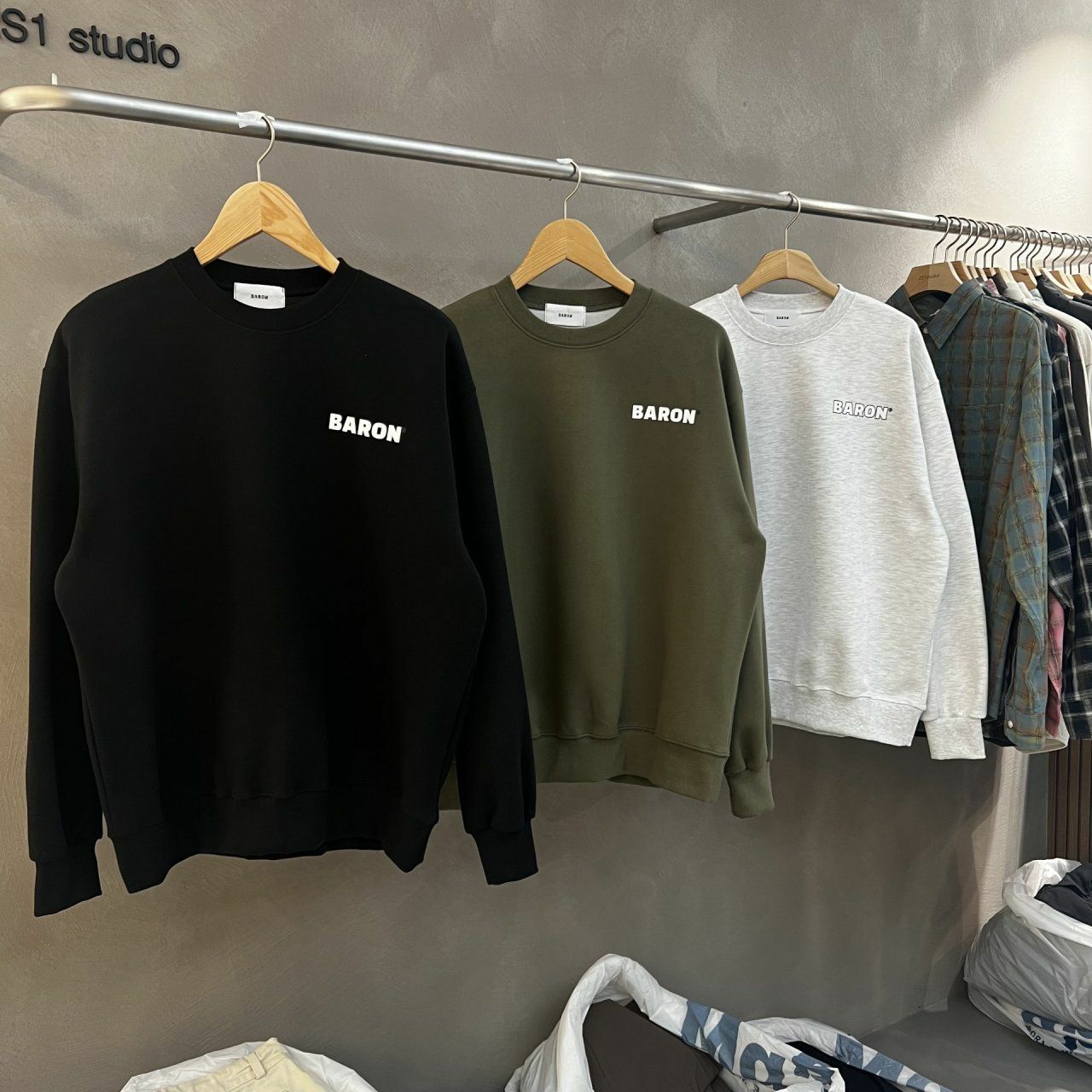 狗仔圖案英文字衛衣 BARON-063T