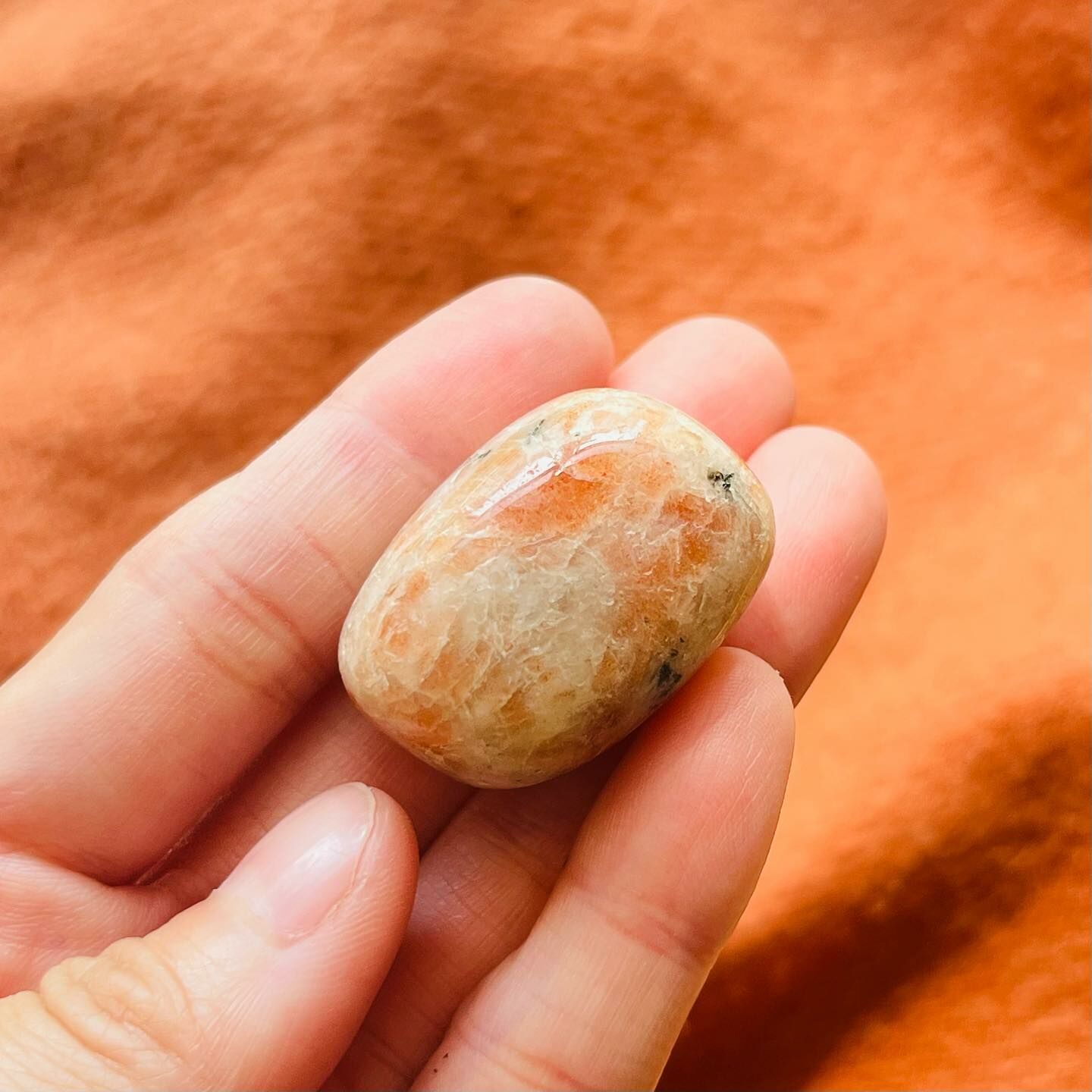 [原石] 非洲太陽石 水晶滾石