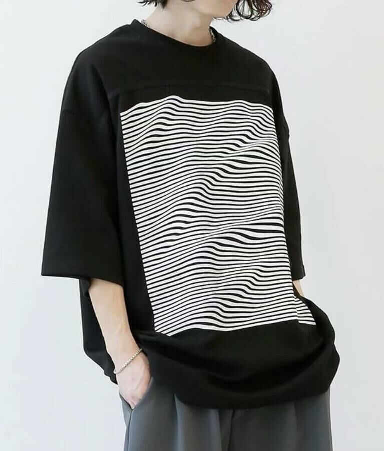 Oversize線條圖案英文字短袖Tee UNSTANDARD-066T