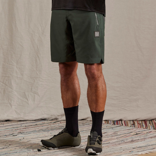 【MALOJA】男排汗快乾背面刺繡短褲 / 24MA37245-[黑、綠]