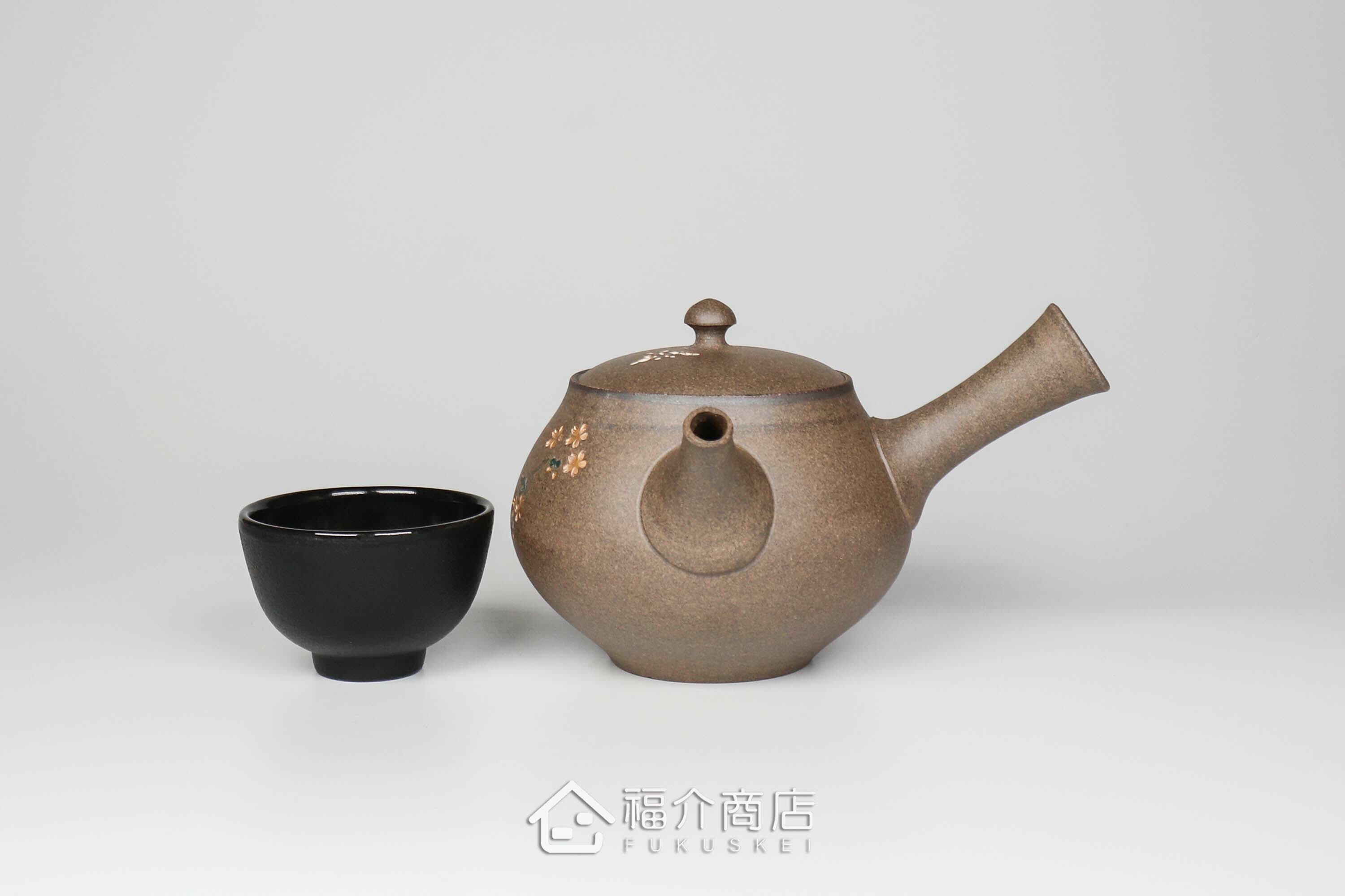 泡茶用的日本陶瓷茶壺
