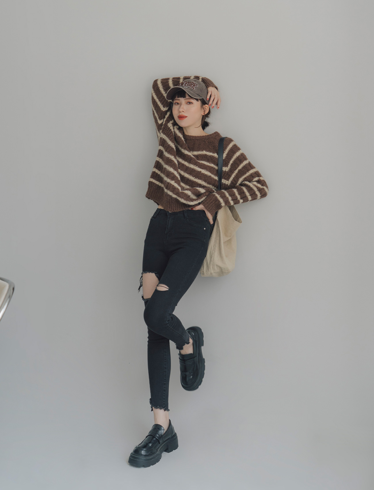 不修邊破洞牛仔褲