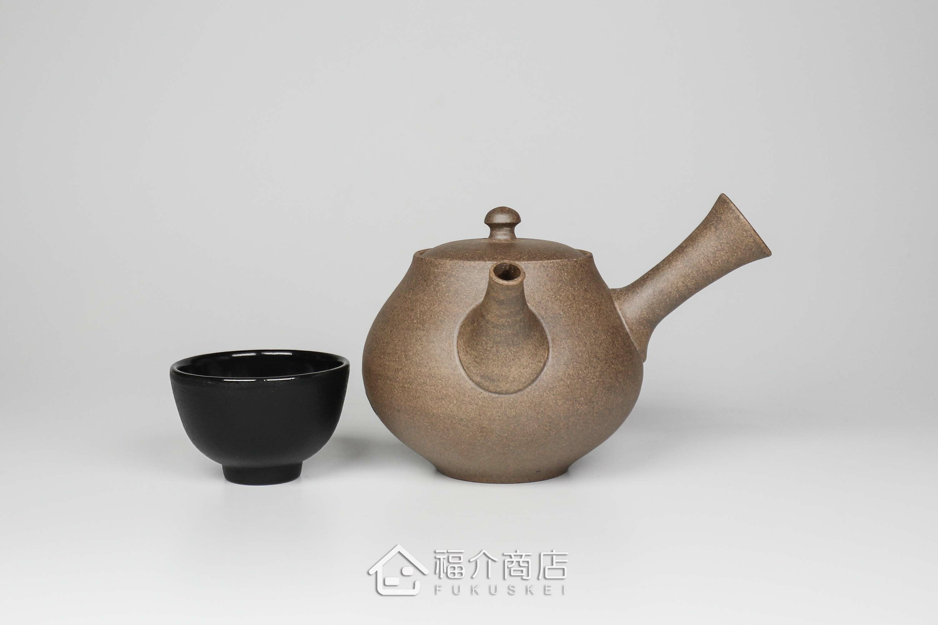泡茶用的日本陶瓷茶壺