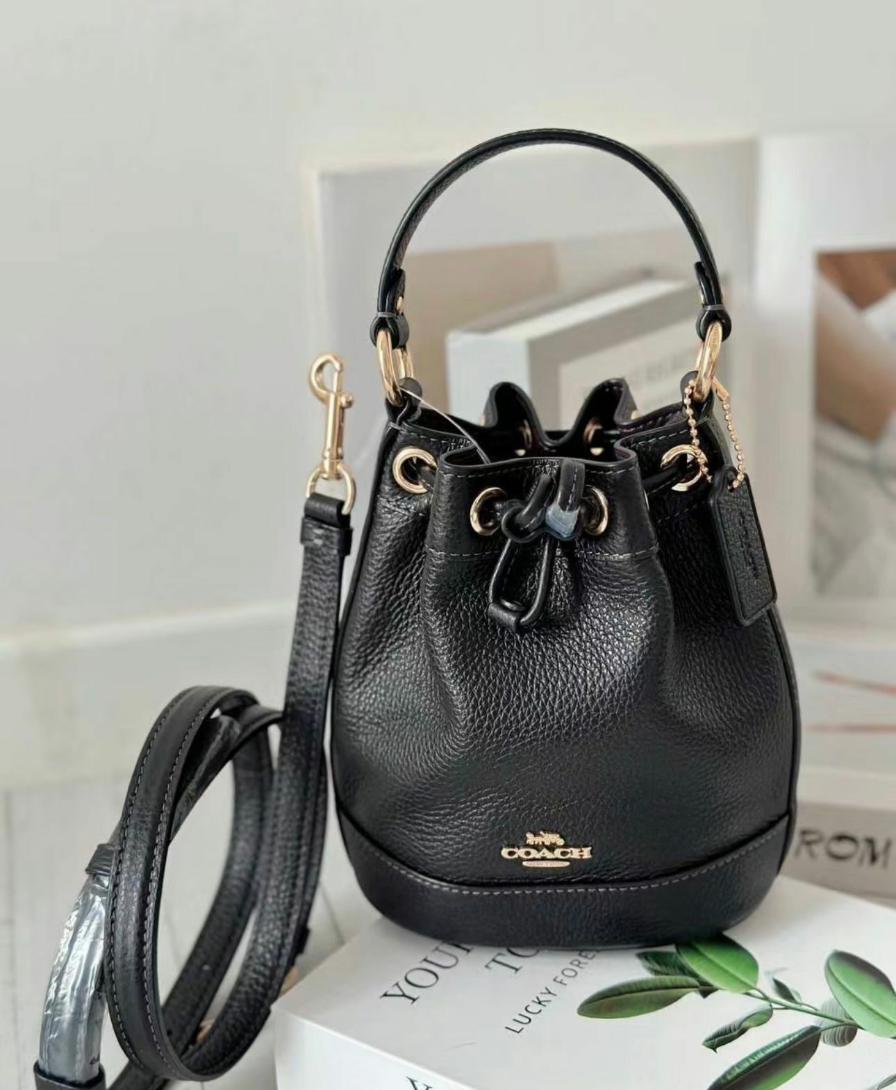 【預購】Coach F032202 金扣迷你水桶包 (黑色)