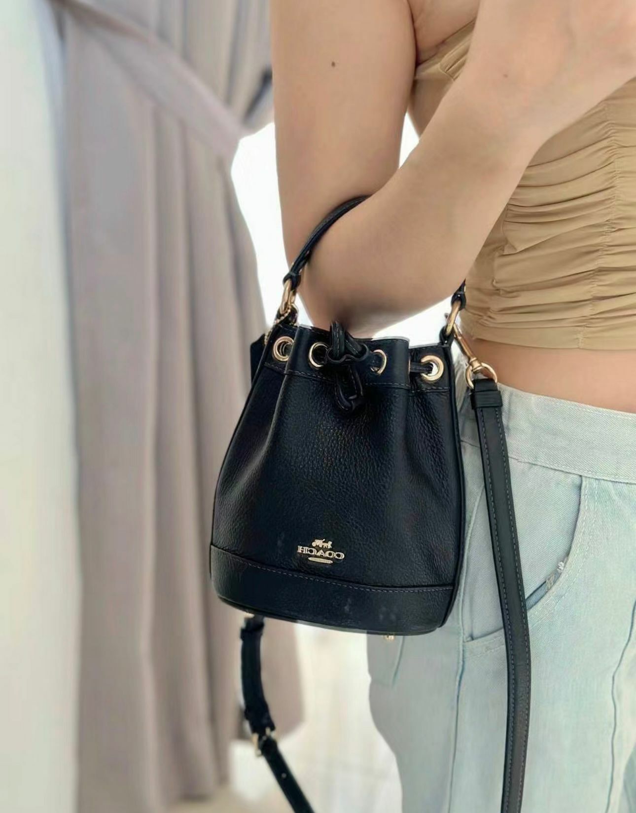 【預購】Coach F032202 金扣迷你水桶包 (黑色)