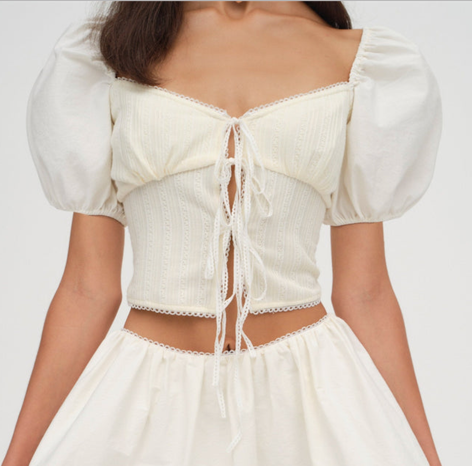 Billie Top 米色澎袖上衣