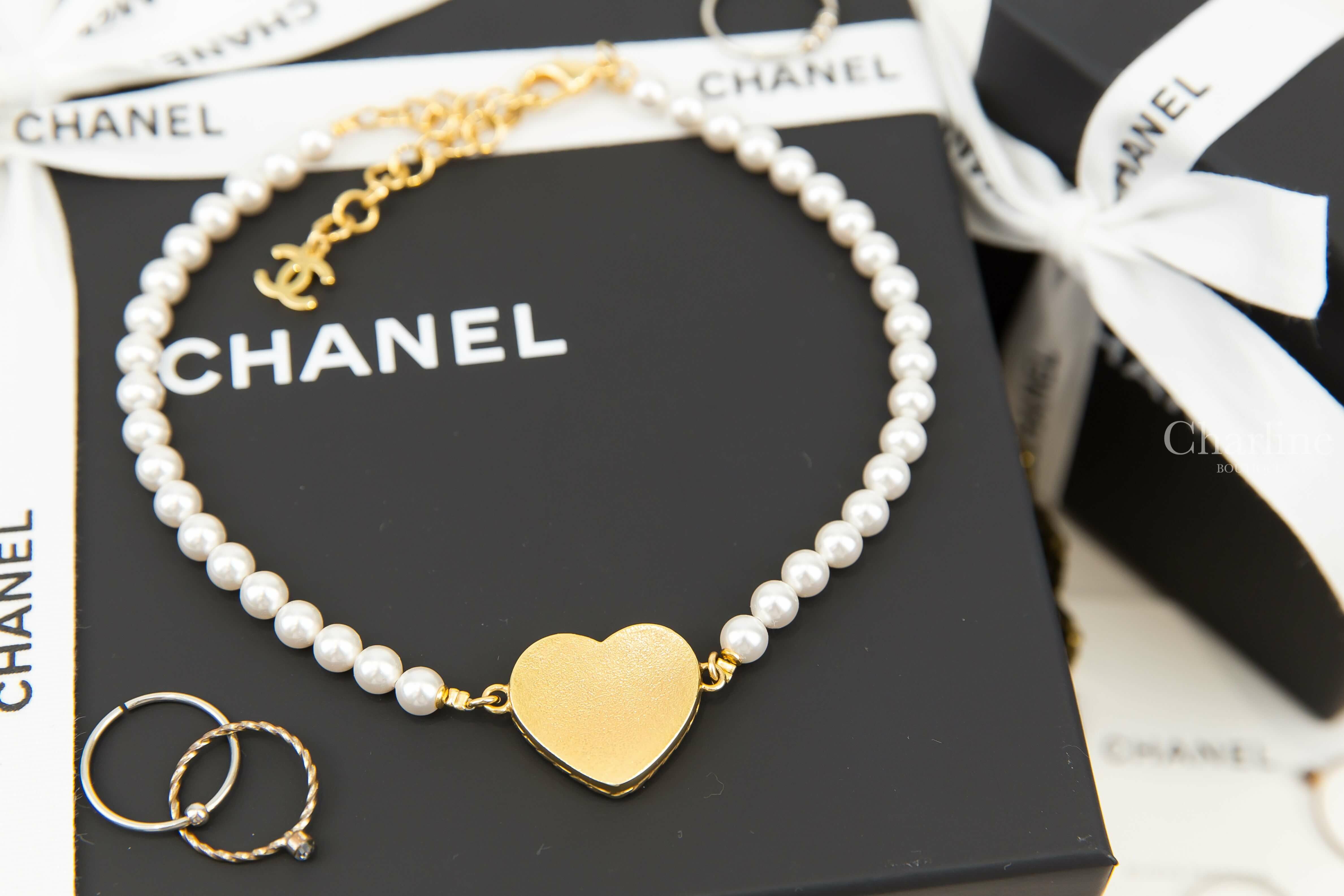 Chanel Choker 丹寧藍底金色CC縫線金框愛心珍珠頸鏈-Charline Boutique 精品代購