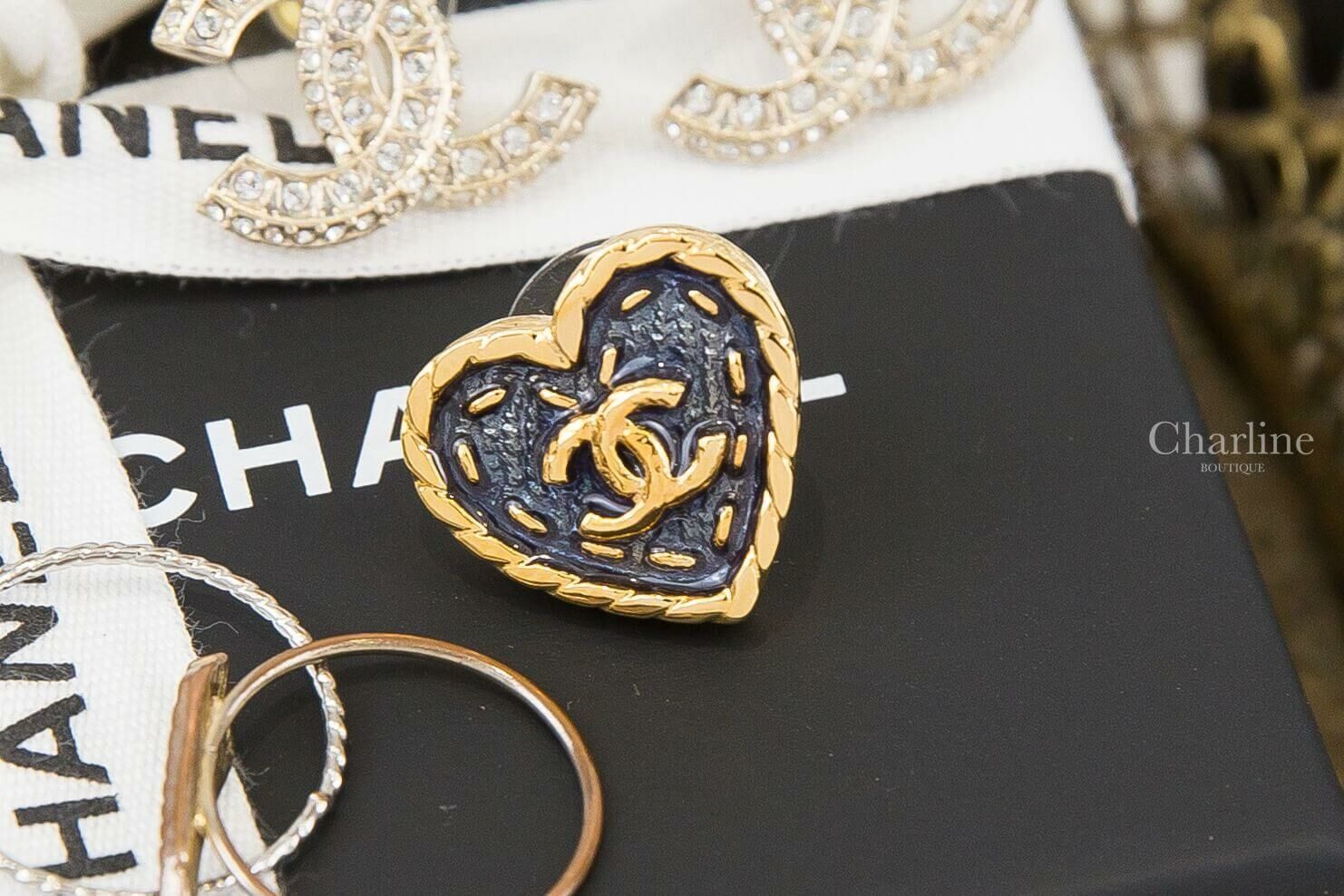 Chanel Earrings 丹寧藍底小型金色CC縫線金框愛心耳環