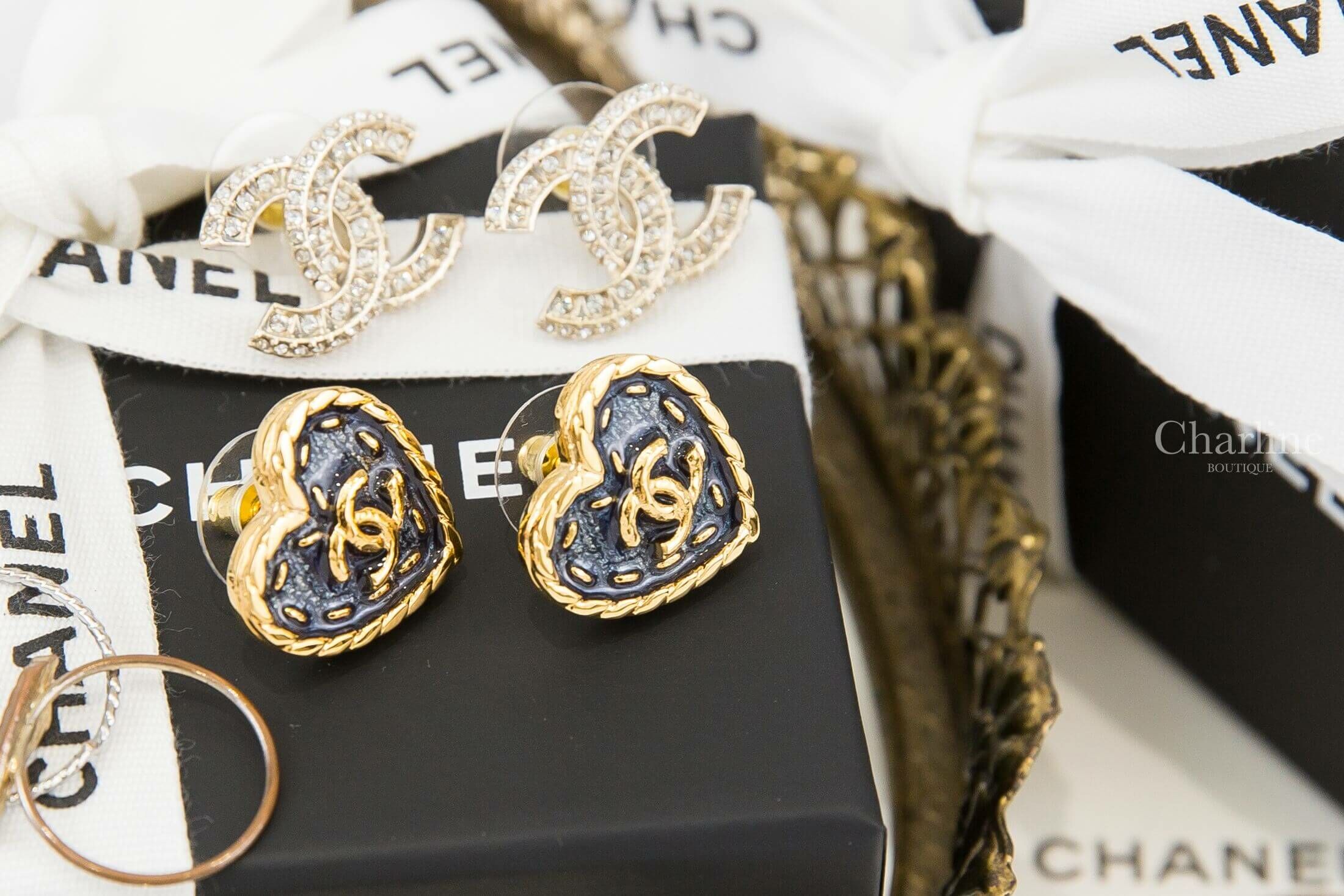 Chanel Earrings 丹寧藍底小型金色CC縫線金框愛心耳環-Charline Boutique 精品代購