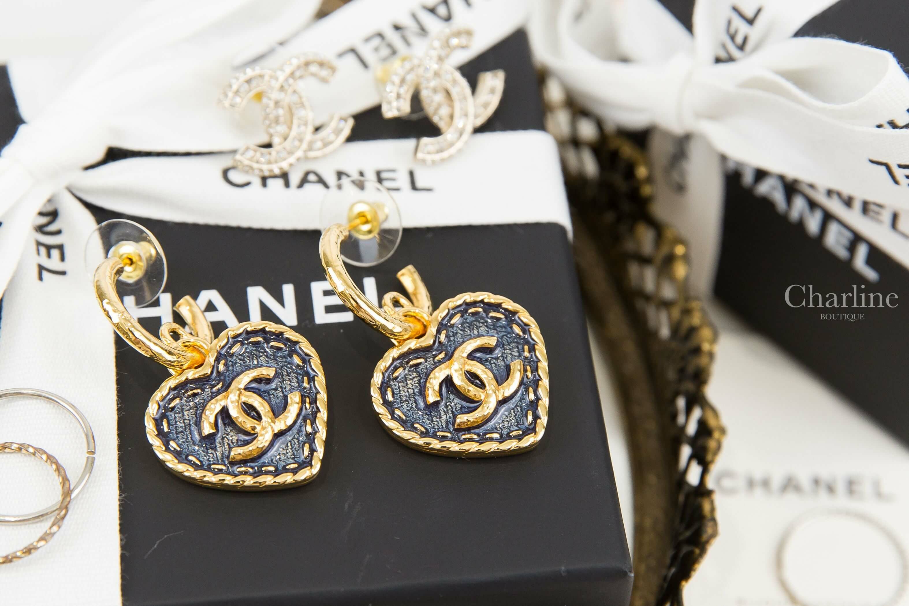 Chanel Earrings 丹寧藍底金色CC縫線金框愛心垂墜耳環-Charline Boutique 精品代購
