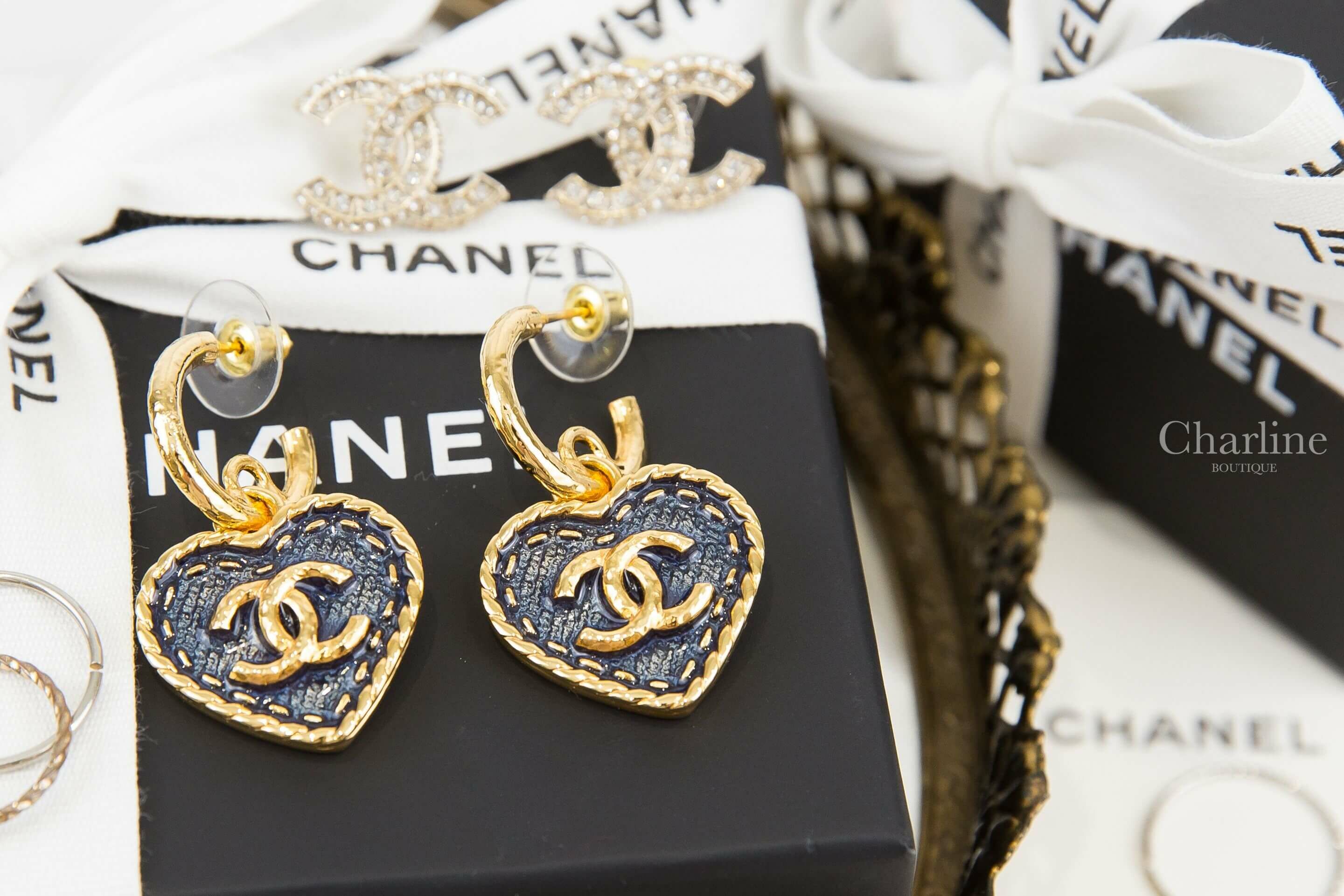 Chanel Earrings 丹寧藍底金色CC縫線金框愛心垂墜耳環-Charline Boutique 精品代購