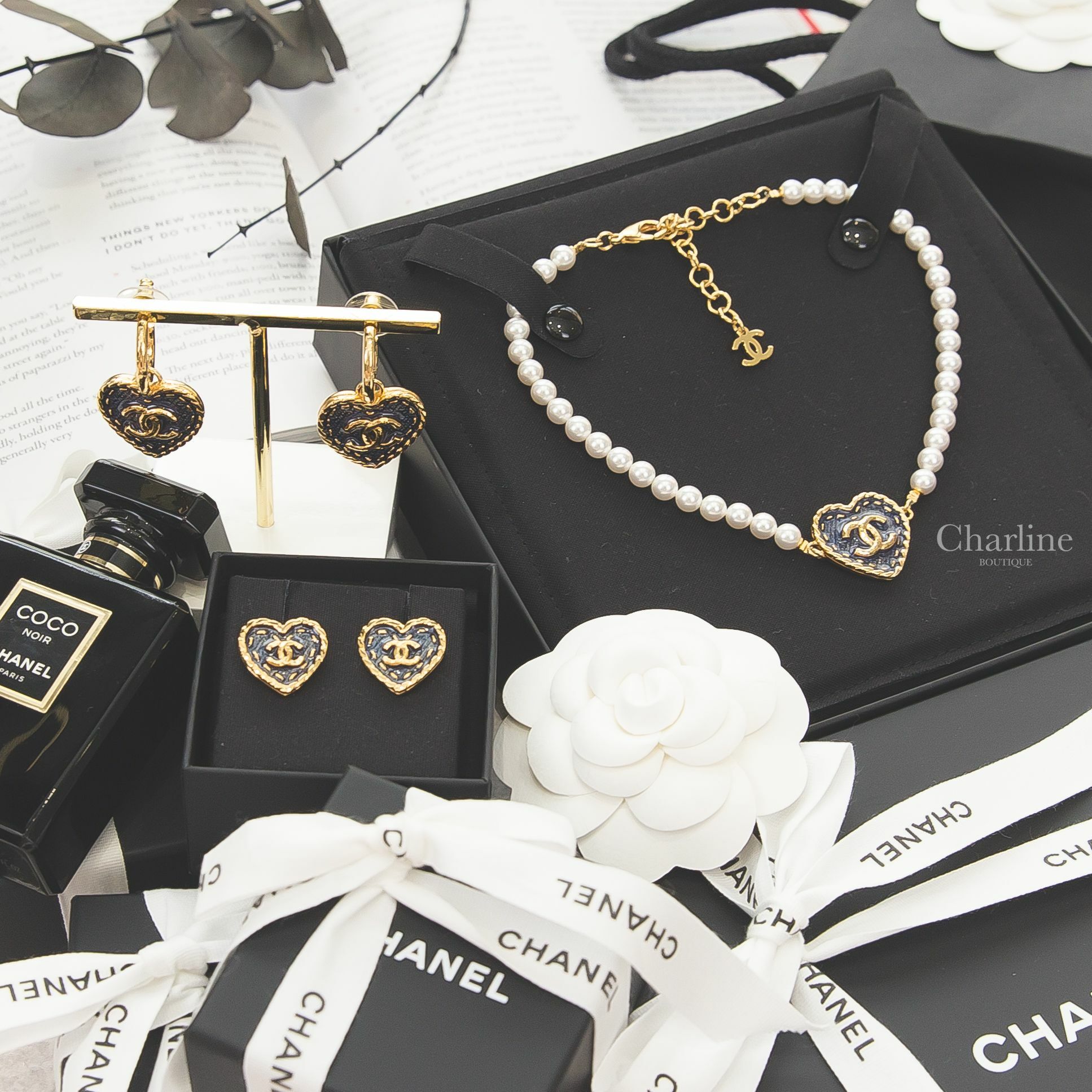 Chanel Earrings 丹寧藍底小型金色CC縫線金框愛心耳環,Chanel Earrings 丹寧藍底金色CC縫線金框愛心垂墜耳環,Chanel Choker 丹寧藍底金色CC縫線金框愛心珍珠頸鏈-Charline Boutique 精品代購