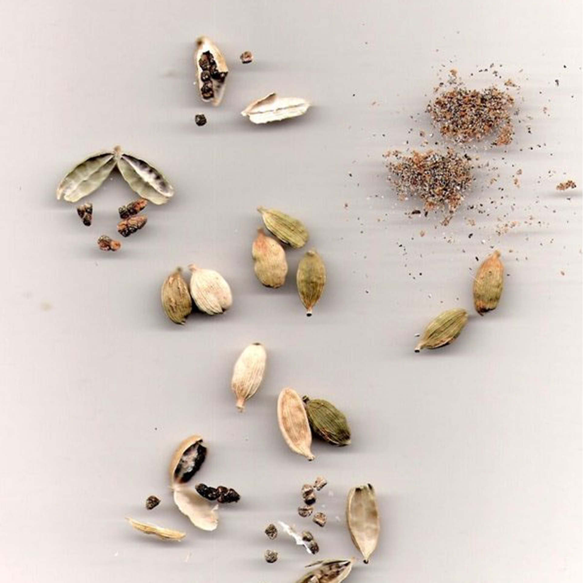 豆蔻精油, Cardamom Oil, Elettaria cardamomum, 消化促進, 口氣清新, 食品調味, 香氛, 精神提振,Elettaria cardamomum, digestive aid, breath freshener