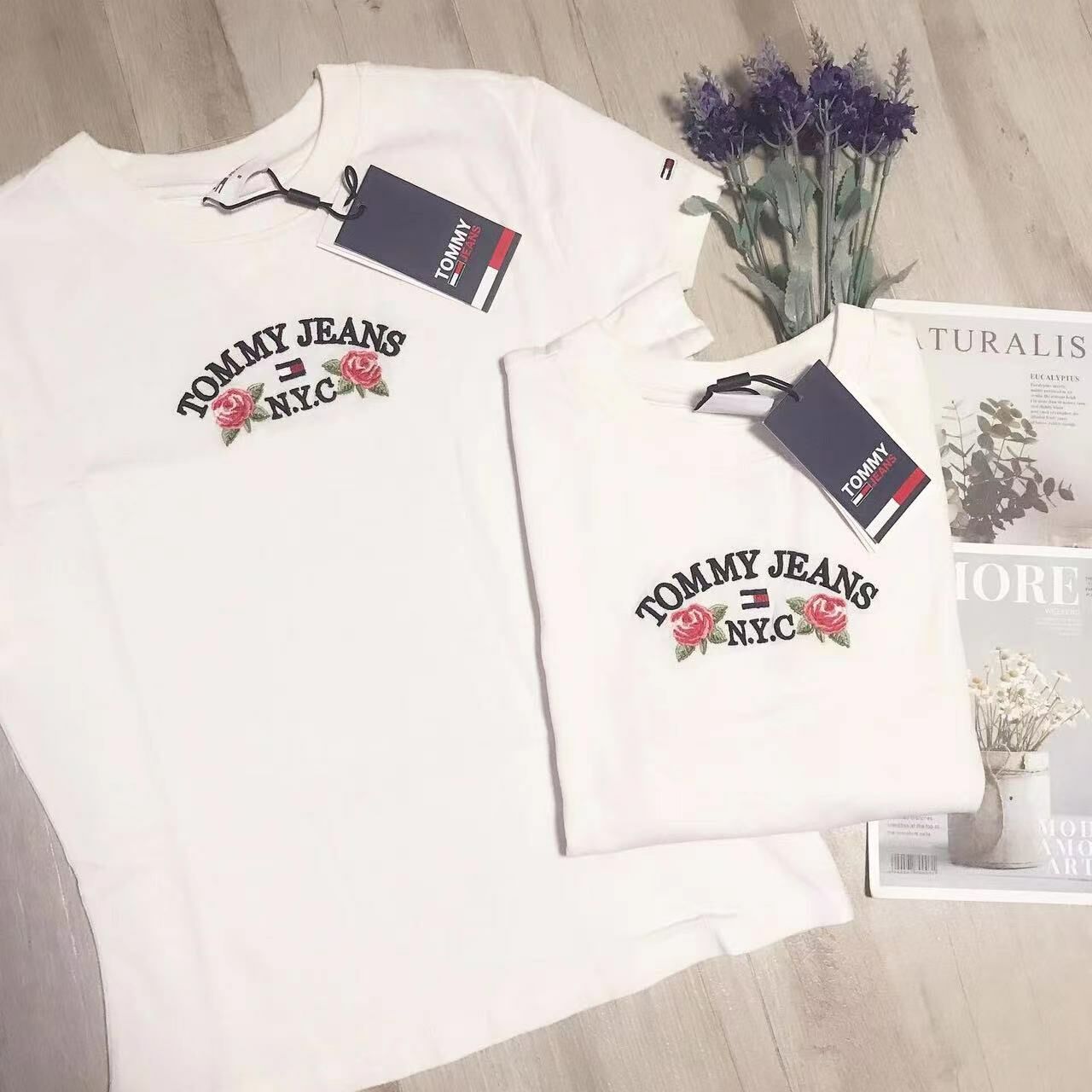TOMMY JEANS ROSE LOGO TEE