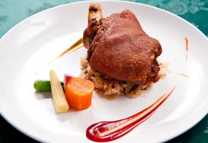 亞里士餐廳 德國豬腳佐酸菜