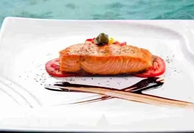 亞里士餐廳 煎鮭魚排