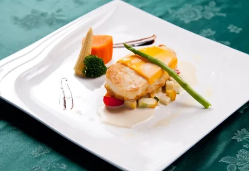 亞里士餐廳 烤圓鱈魚排