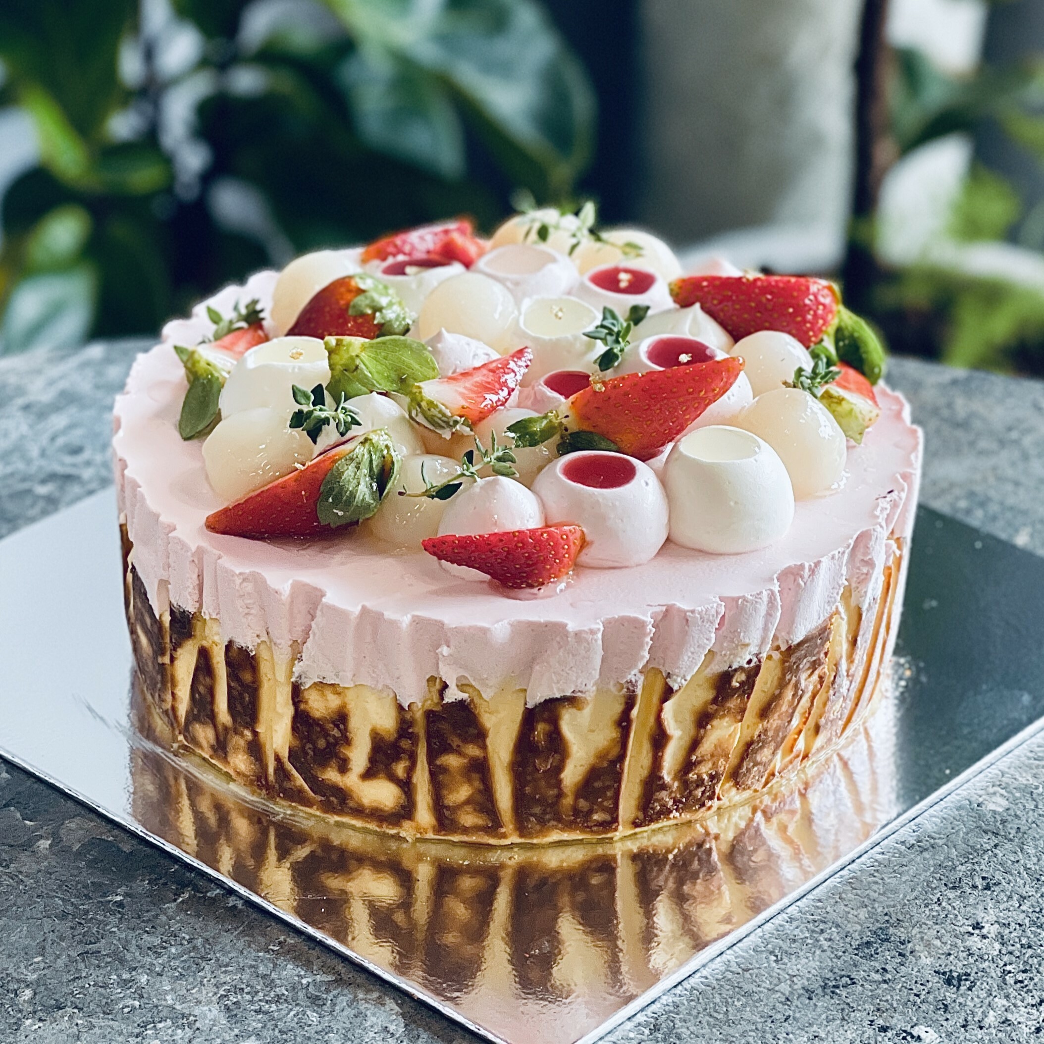 Longan Strawberry BURNT CHEESECAKE - 8