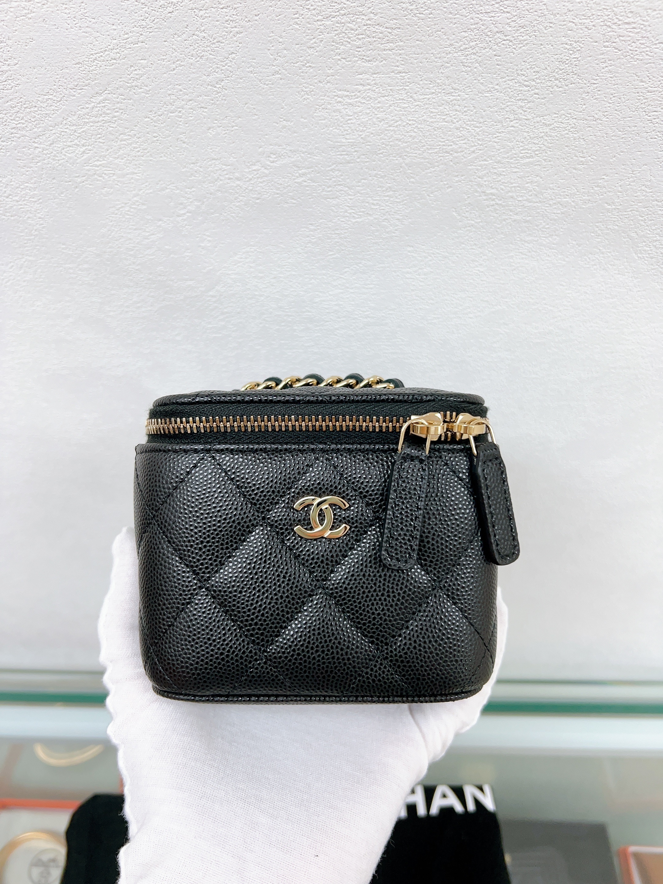 Chanel mini vanity (black caviar)