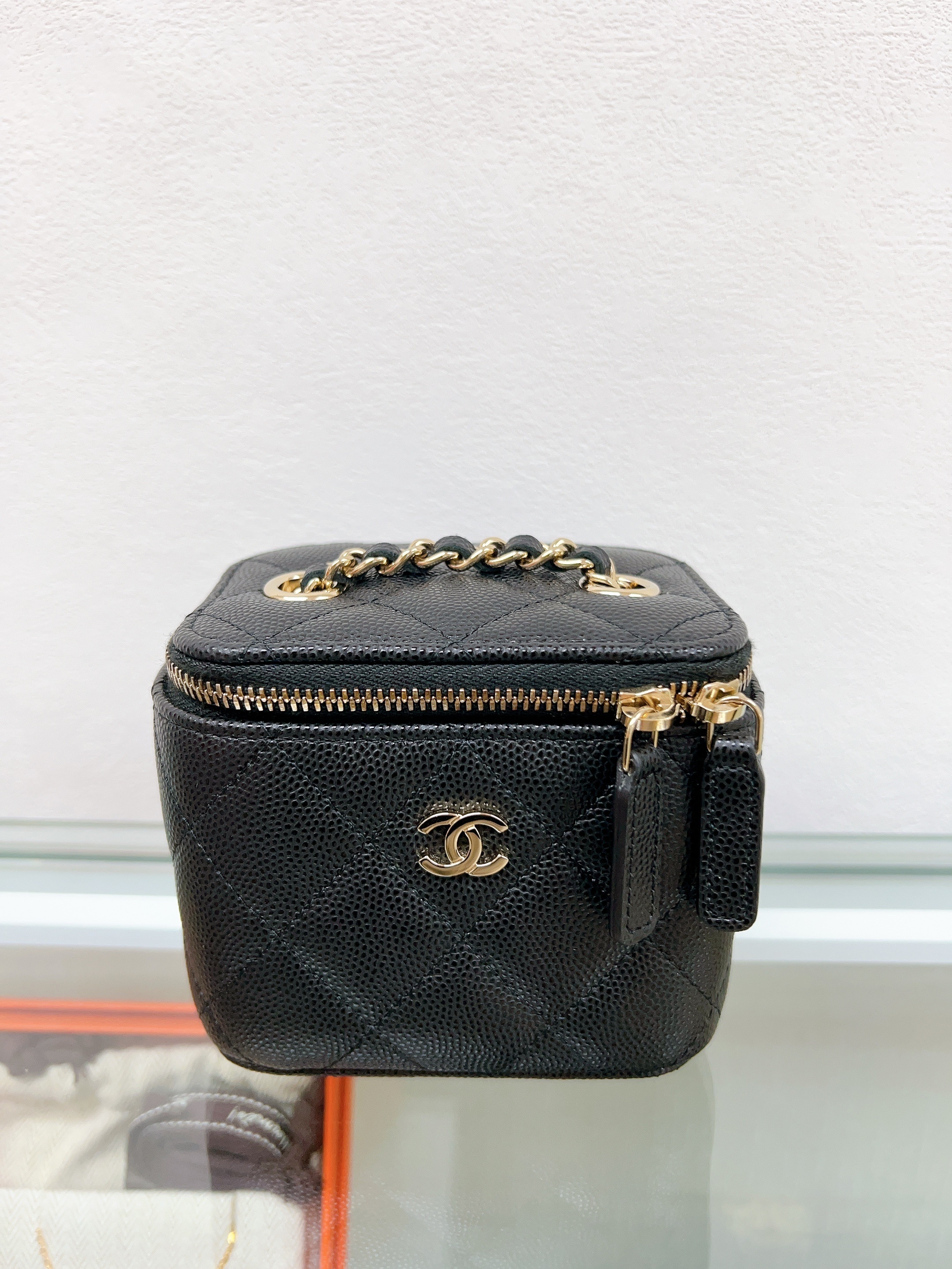 Chanel mini vanity (black caviar)