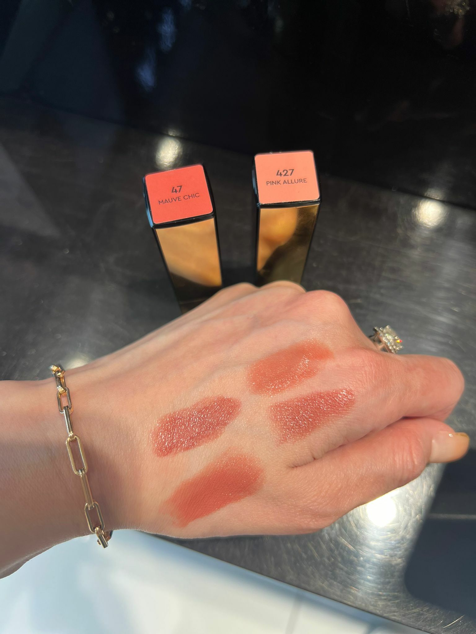 HERA 胭脂經典唇膏 47 MAUVE CHIC | 奢華持久色彩,羽毛舒適明亮天鵝絨般的飾面