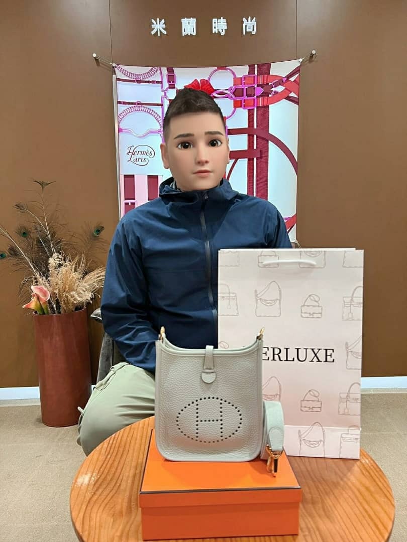 【 感謝支持 】愛妻號先生來買咗mini E冰晶灰🥳 係送太太嘅週年禮物🎁 相信太太收到會好開心❤ 多謝你嘅支持與信任🫶💪