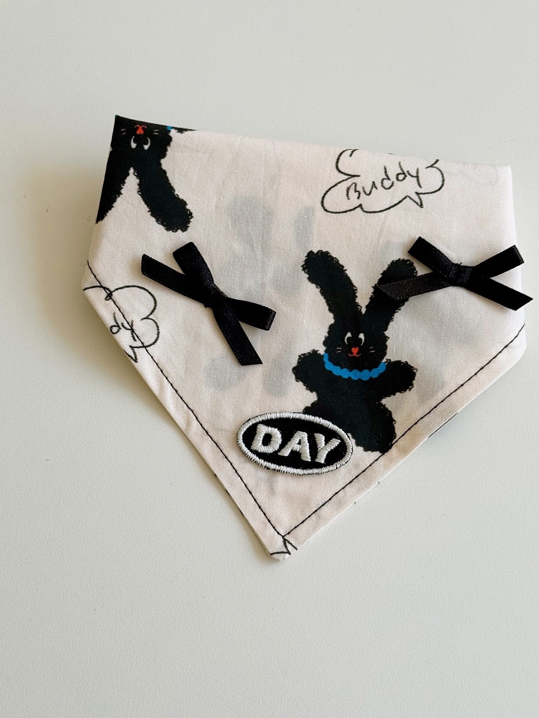 【預購】cuddly day｜ 黑兔三角巾 ᕱ ᕱ
