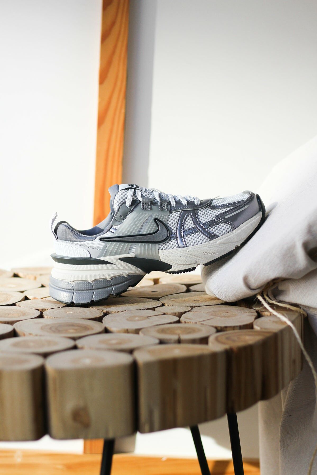 Nike V2K Run "Pure Platinum Wolf Grey" 復古底 銀灰 FD0736-003