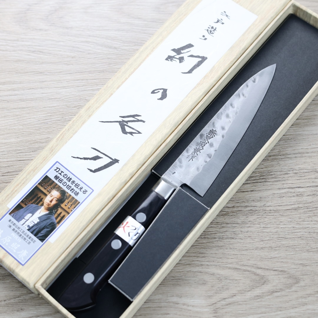 刀工 藤原照康作 幻の名刀 白一鋼 牛刀 18cm 包丁 研ぎ済み 美品 藤原 照康 幻の名刀 白一鋼 梨地鎚目 牛刀包丁 210mm 黒合板柄