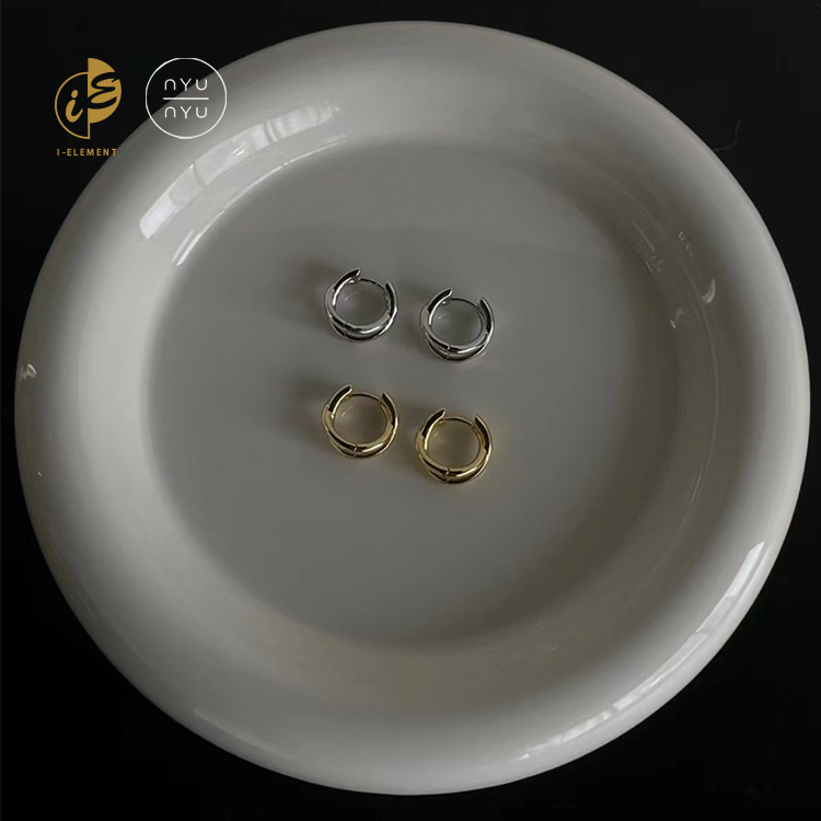 🇰🇷 Nyunyu 簡約金屬交錯環形耳環