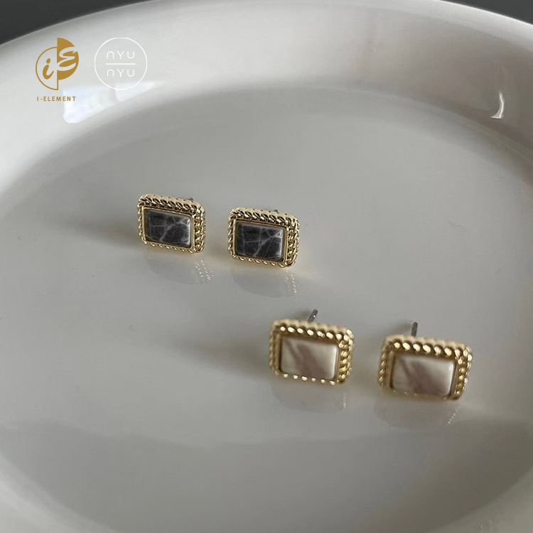 🇰🇷 Nyunyu 大方金邊雲石耳環