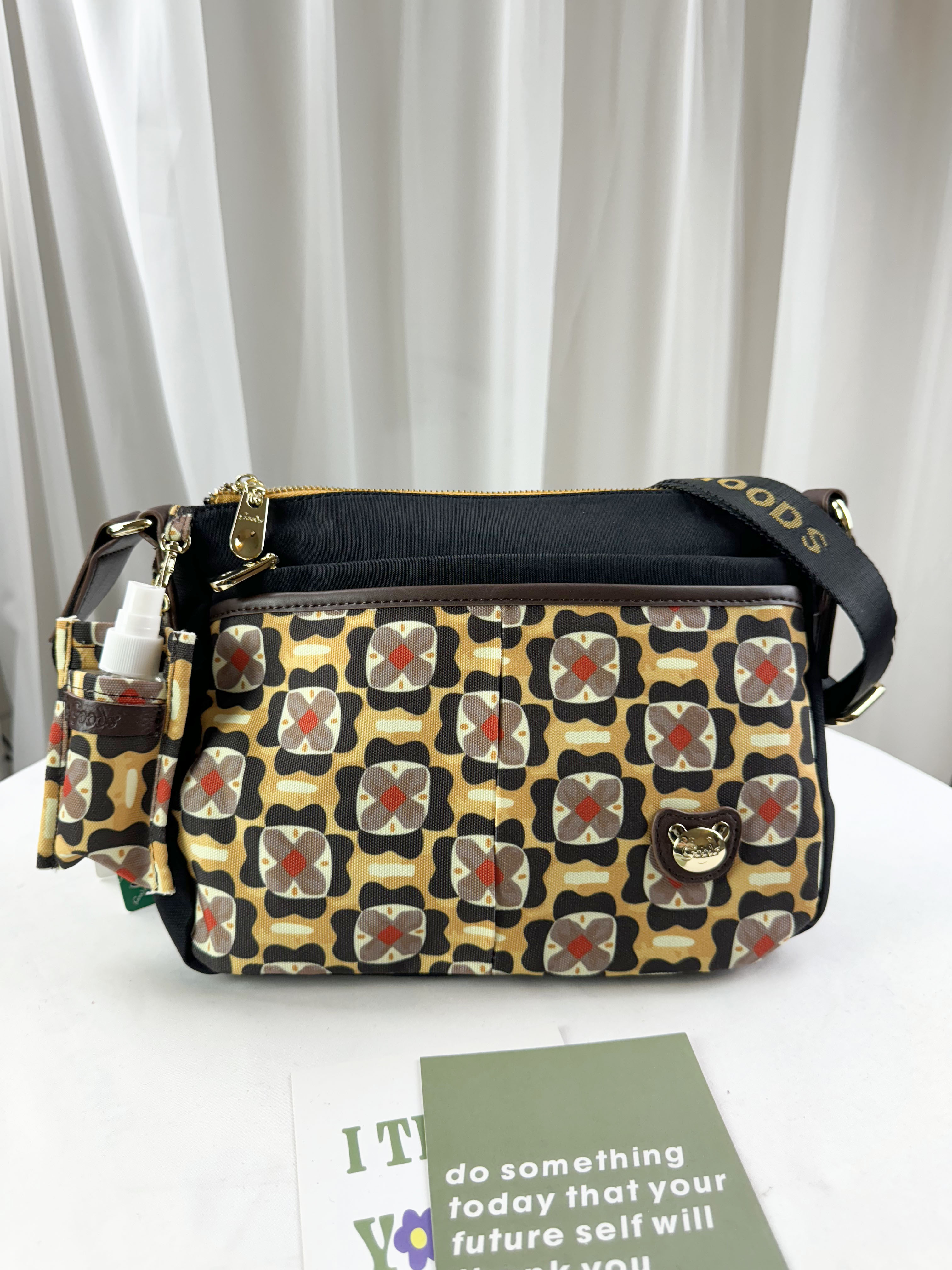 GOODS 黑黃花拼色側背包 附酒精保護套+酒精瓶   #2814