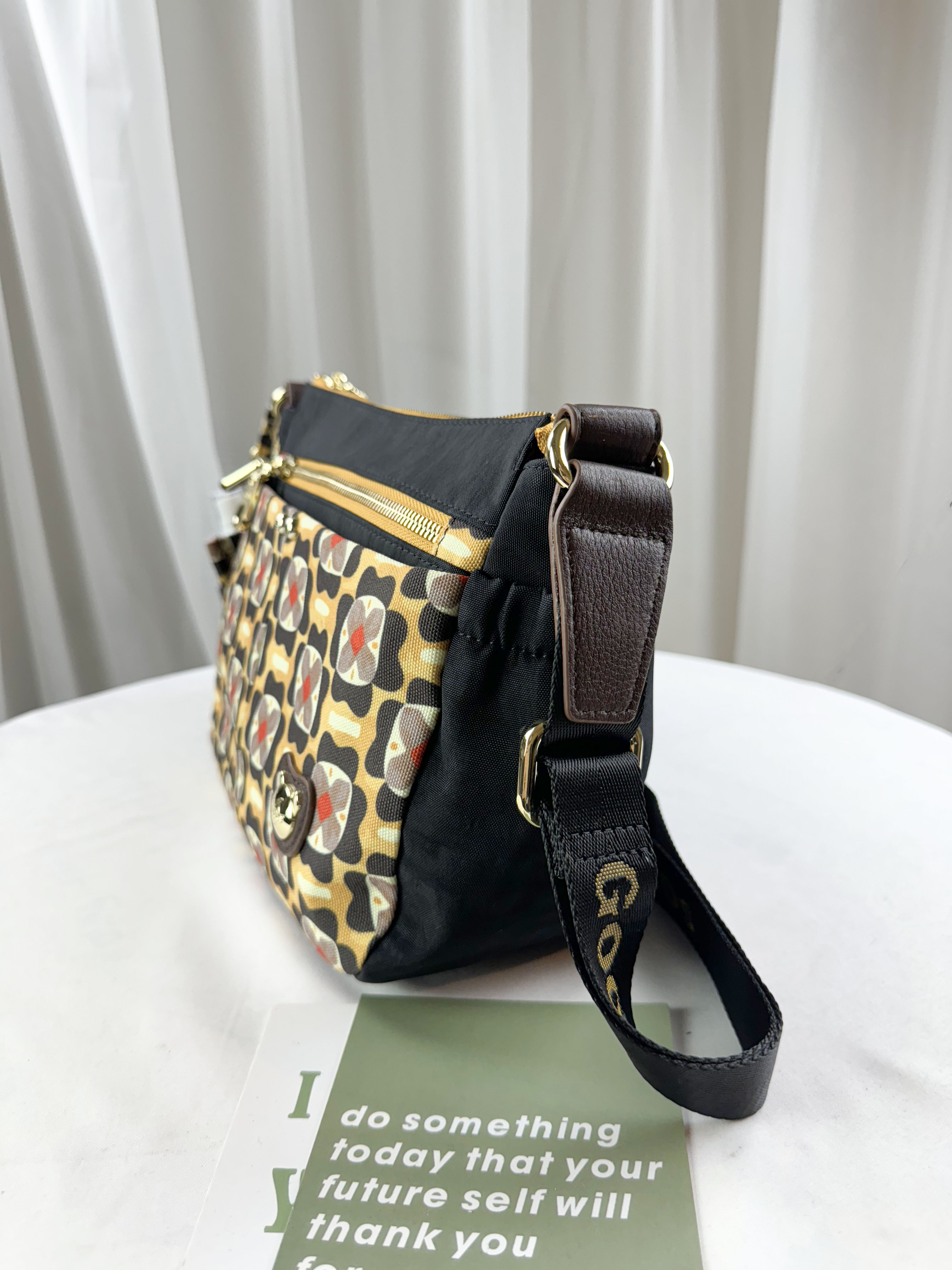 GOODS 黑黃花拼色側背包 附酒精保護套+酒精瓶   #2806