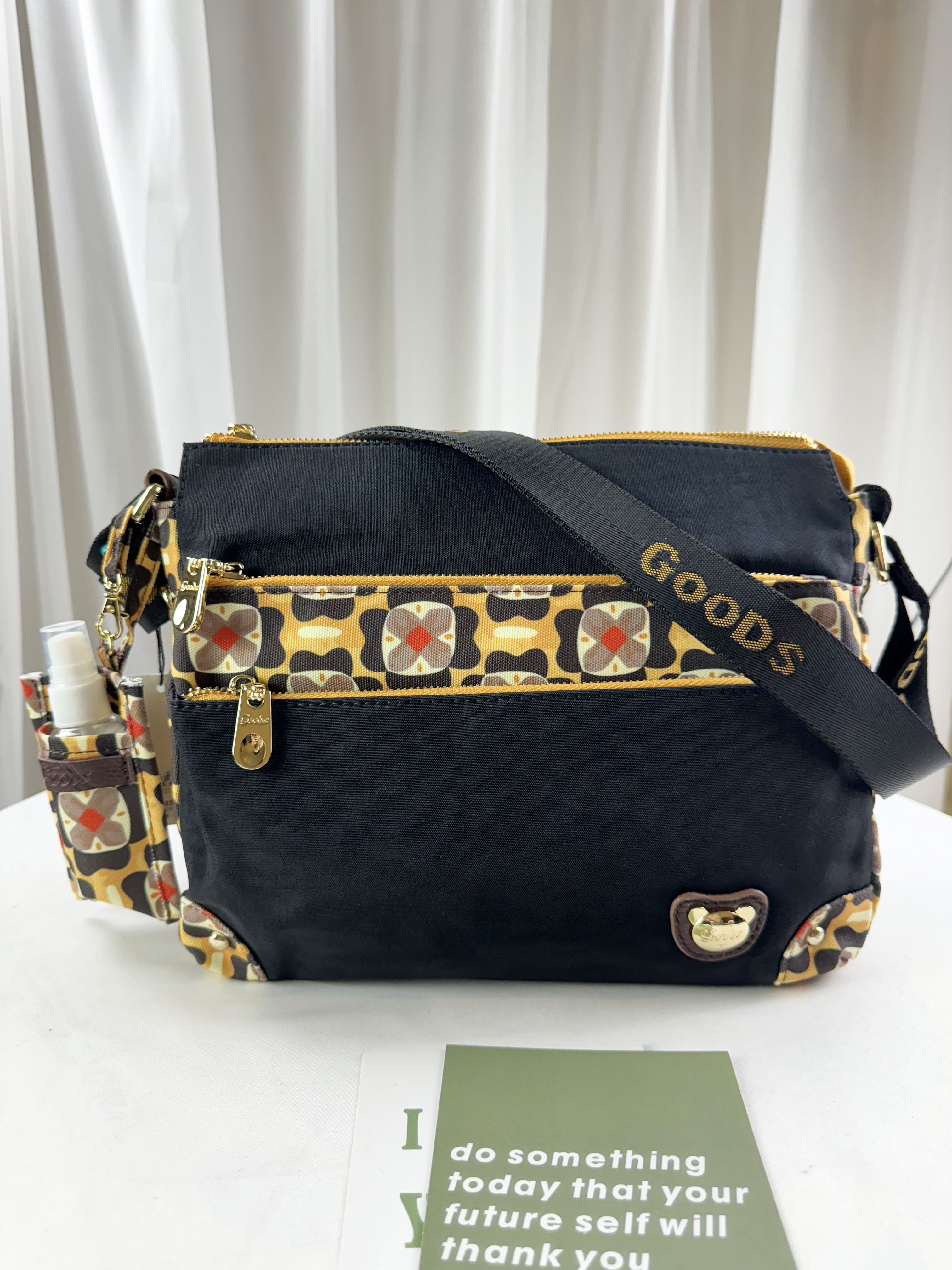 GOODS 黑黃花拼色側背包 附酒精保護套+酒精瓶 #2045