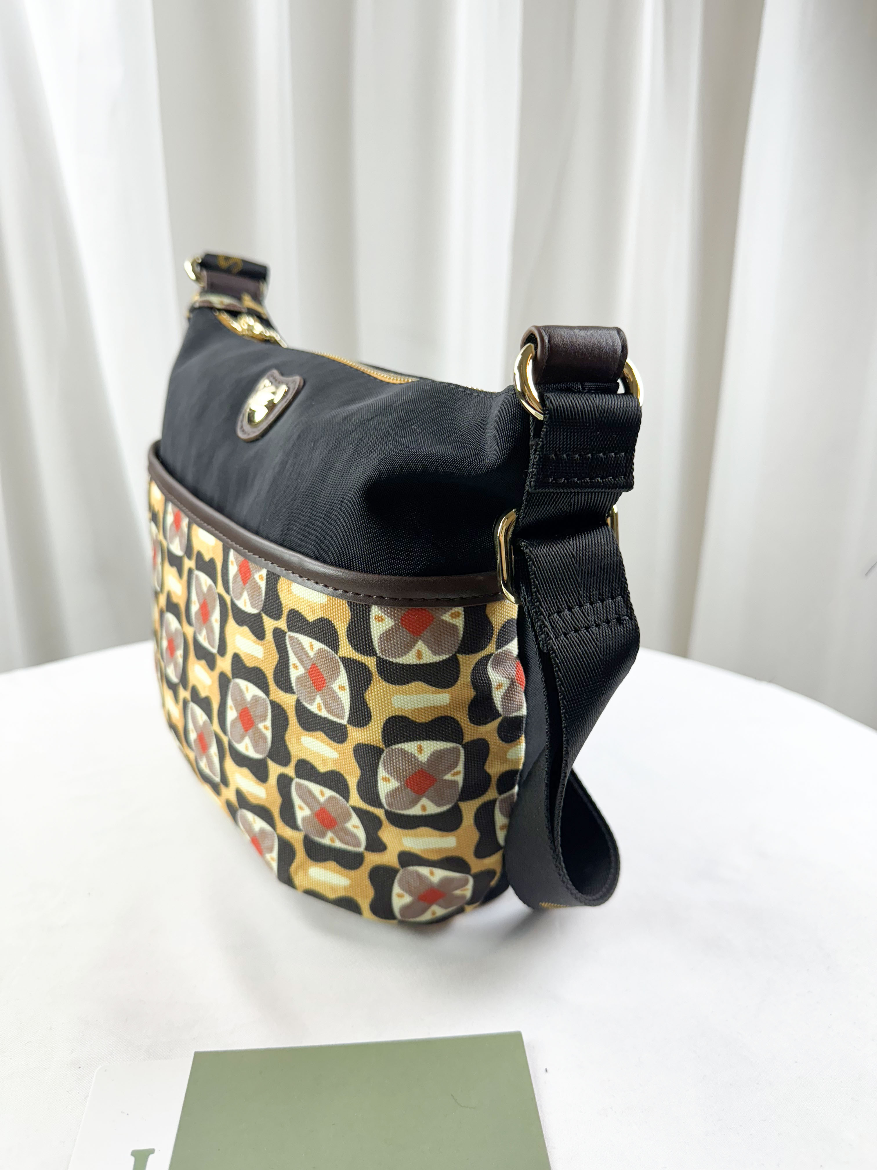 GOODS 黑黃花拼色側背包 附酒精保護套+酒精瓶   #2802