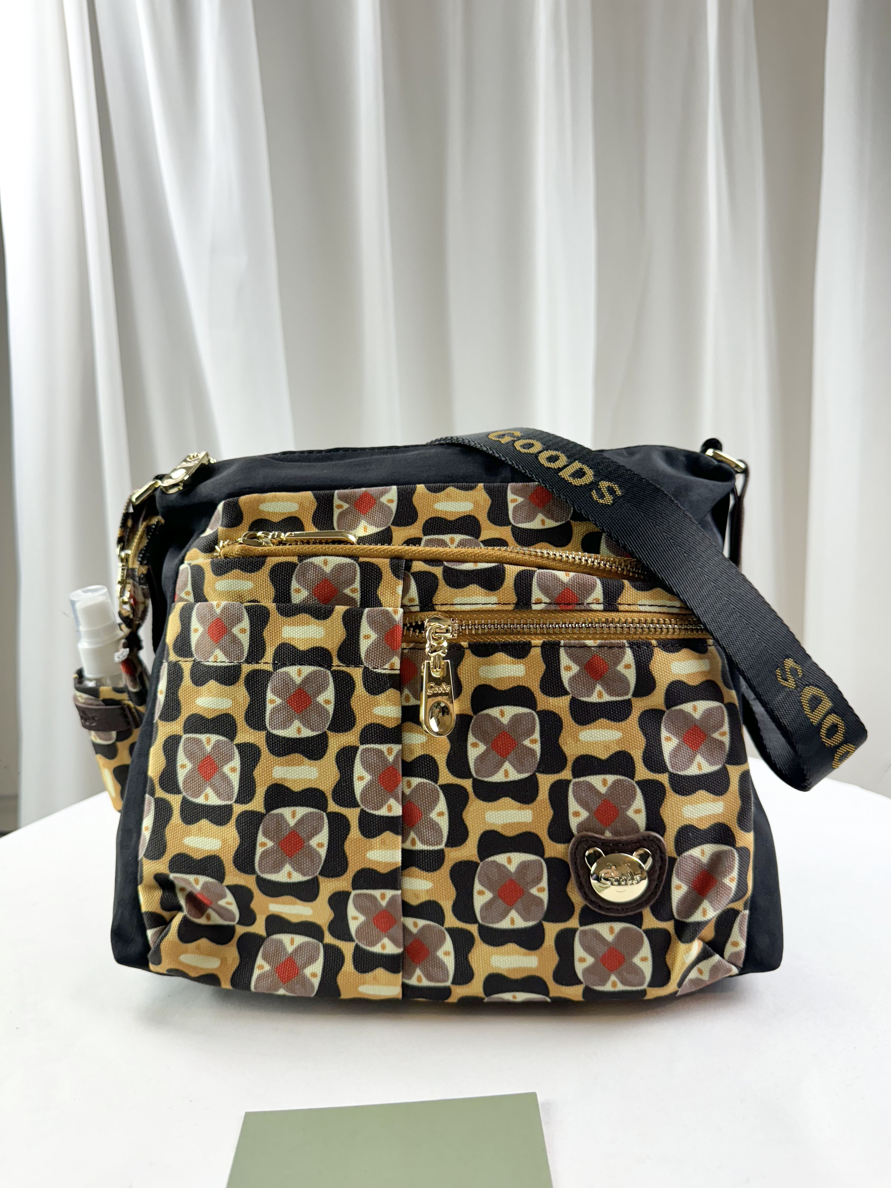 GOODS 黑黃花拼色側背包 附酒精保護套+酒精瓶   #2815