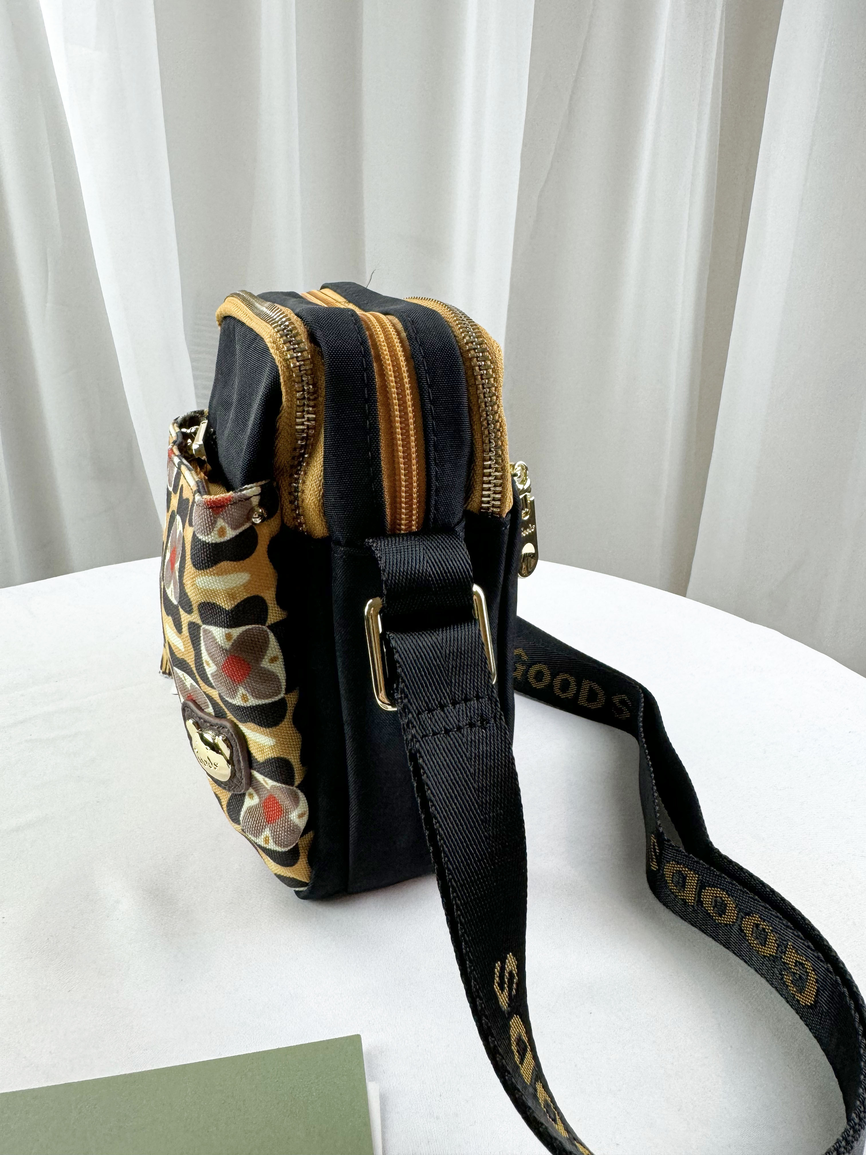 GOODS 黑黃花拼色側背包 附酒精保護套+酒精瓶 #2499