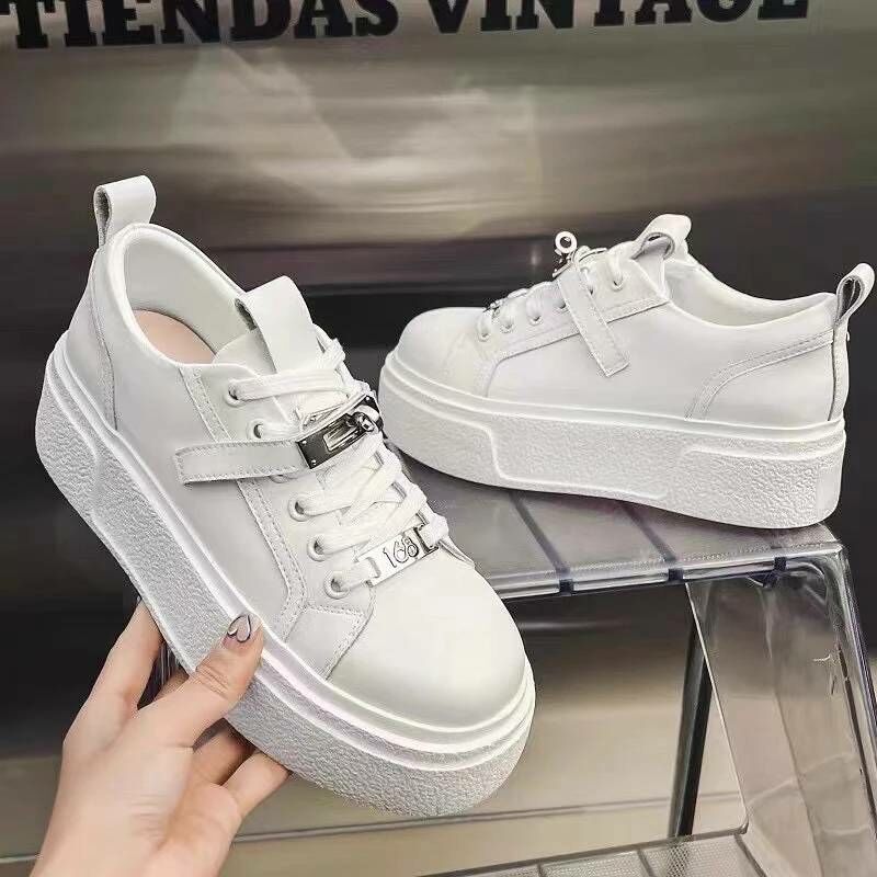 時尚鎖環牛皮小白鞋