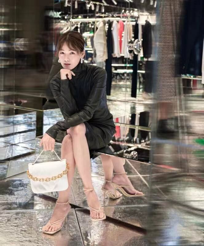 Bottega Veneta Mount 小白同款  白色金鍊單肩包 21x16x4  -T