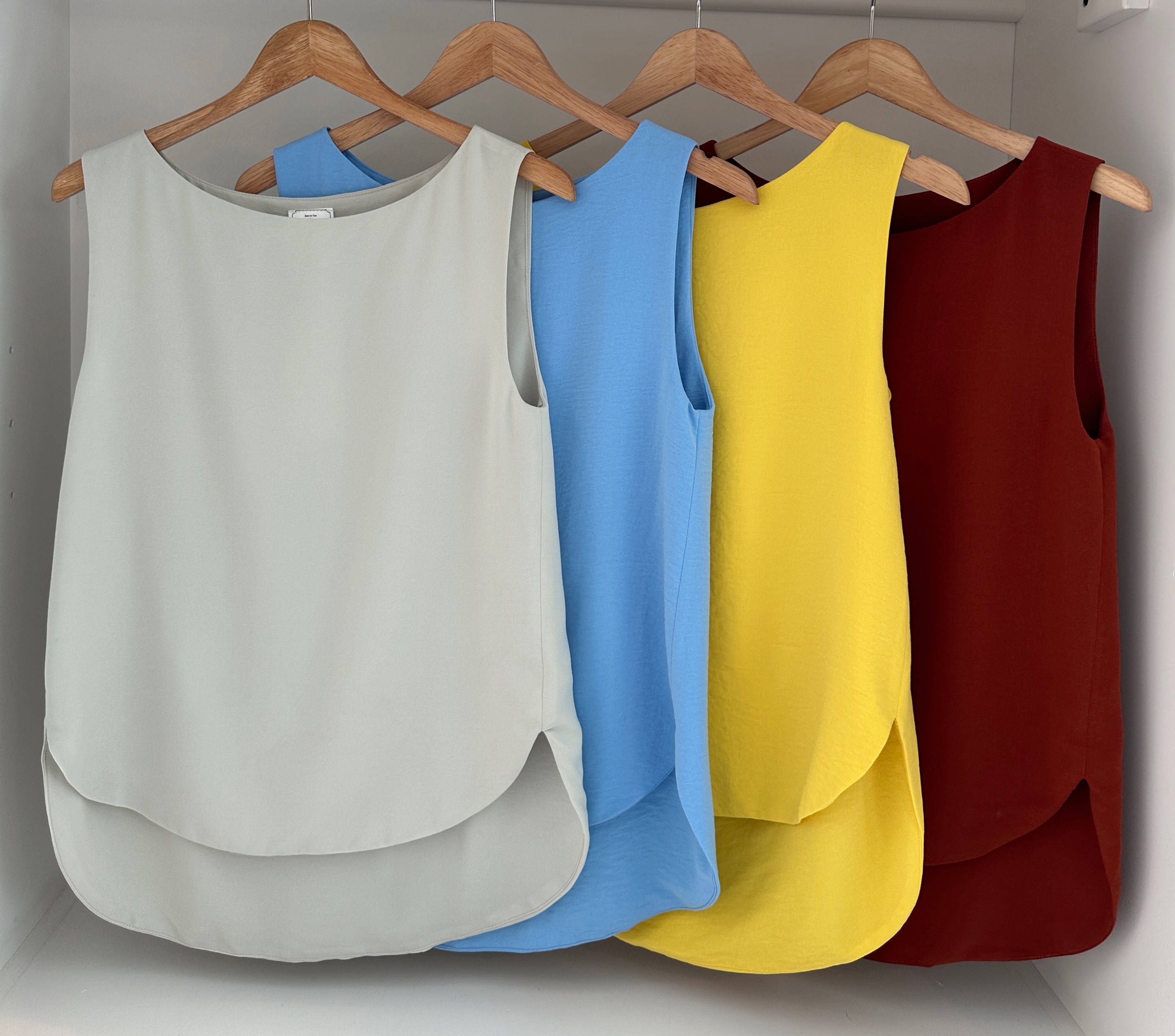 SLEEVELESS CHIFFON BOAT NECK TOP