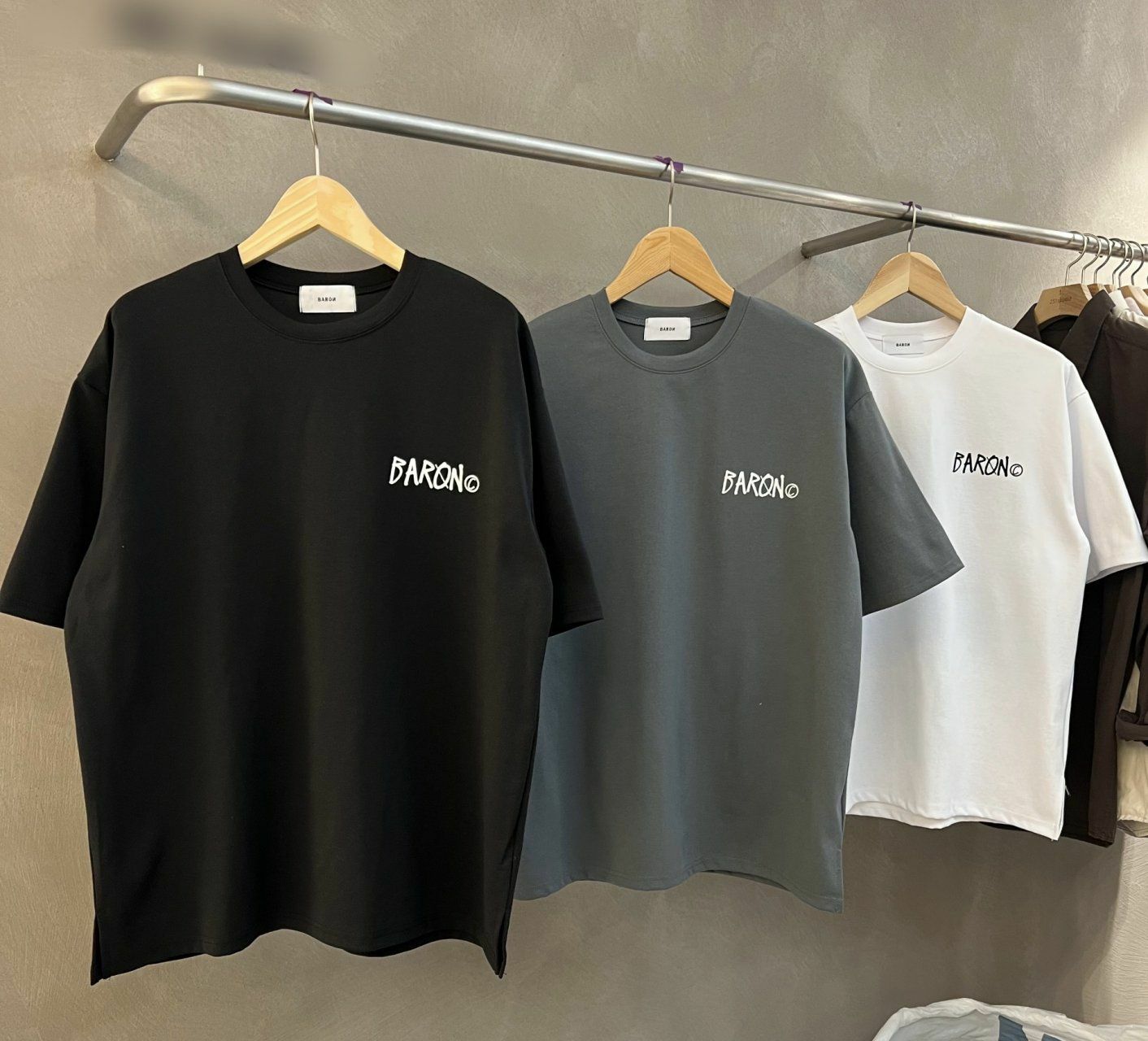 人像圖案英文字短袖Tee BARON-069T