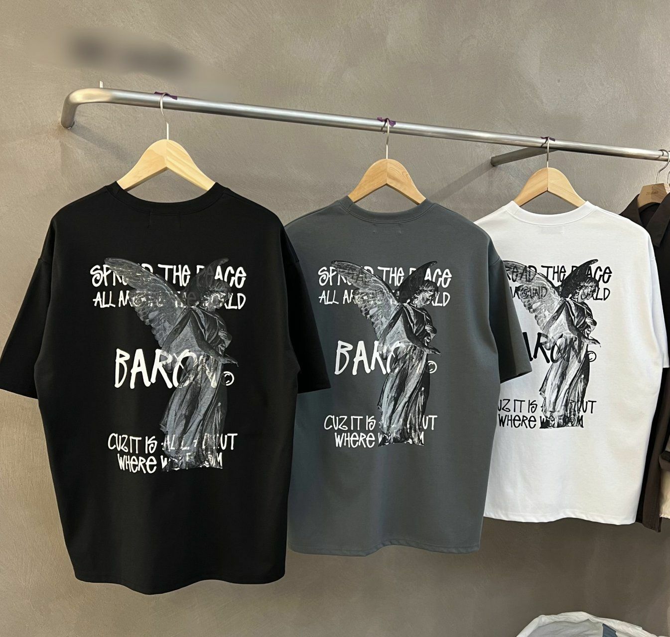 人像圖案英文字短袖Tee BARON-069T